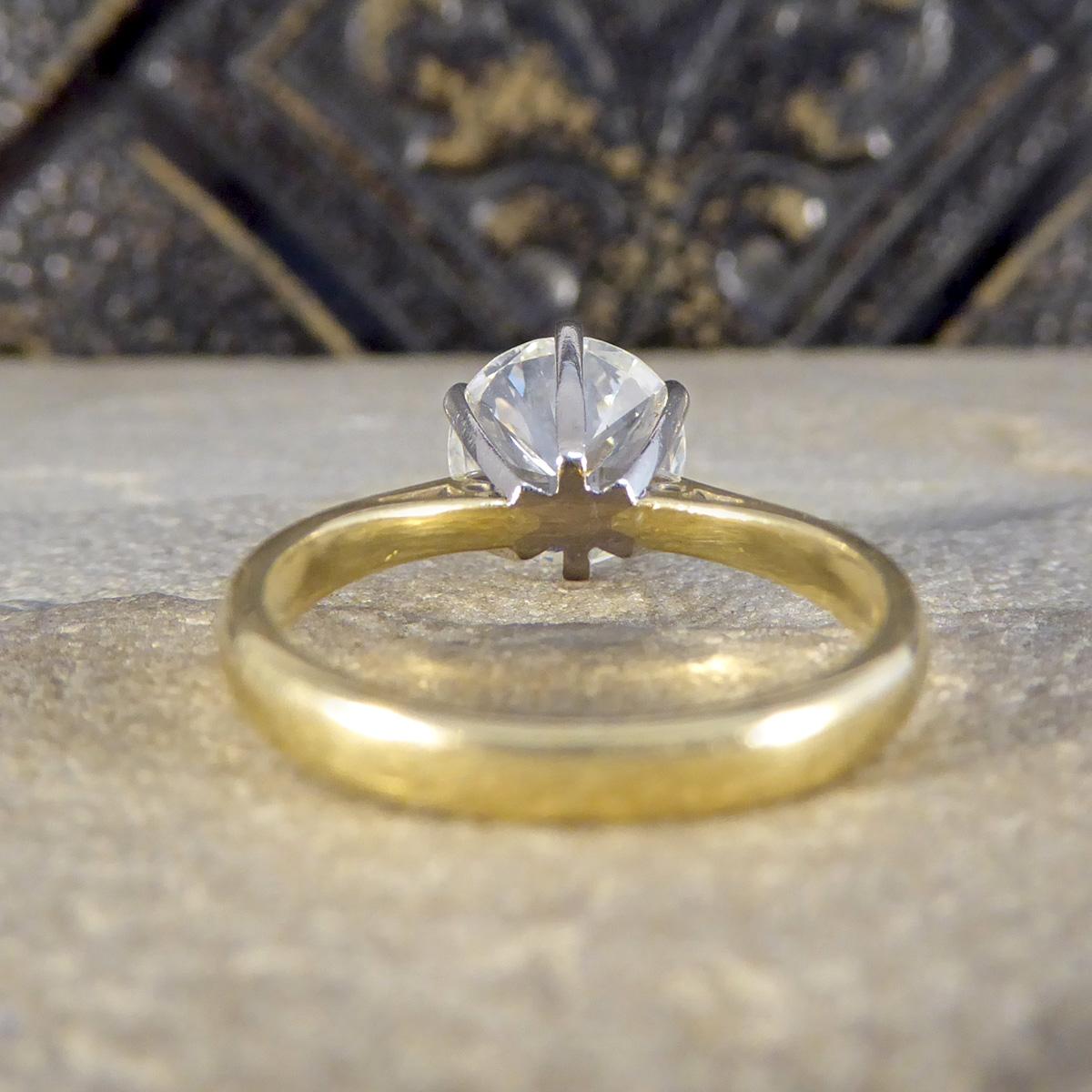 Taille brillant 1.91ct Brilliant Cut Diamond Solitaire Ring in 18ct Yellow and White Gold (Bague solitaire en or jaune et blanc de 1.91ct) en vente