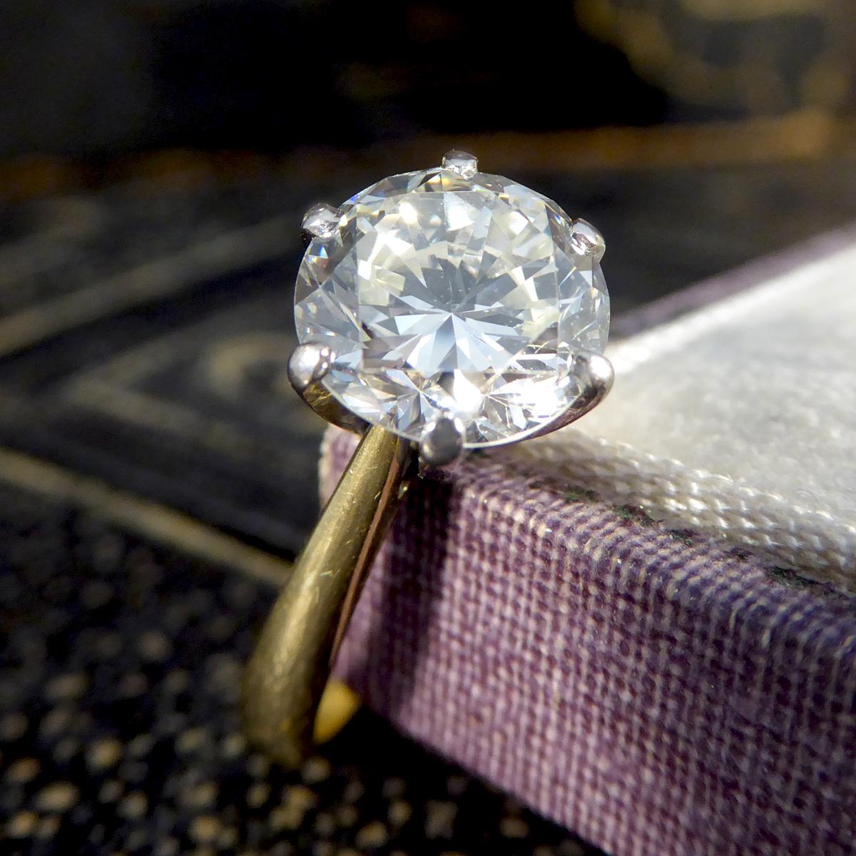 1.91ct Brilliant Cut Diamond Solitaire Ring in 18ct Yellow and White Gold (Bague solitaire en or jaune et blanc de 1.91ct) en vente 3