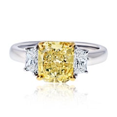 1.91ct Fancy Yellow Radiant Cut Three Stone Diamond Engagement Ring (bague de fiançailles à trois pierres)