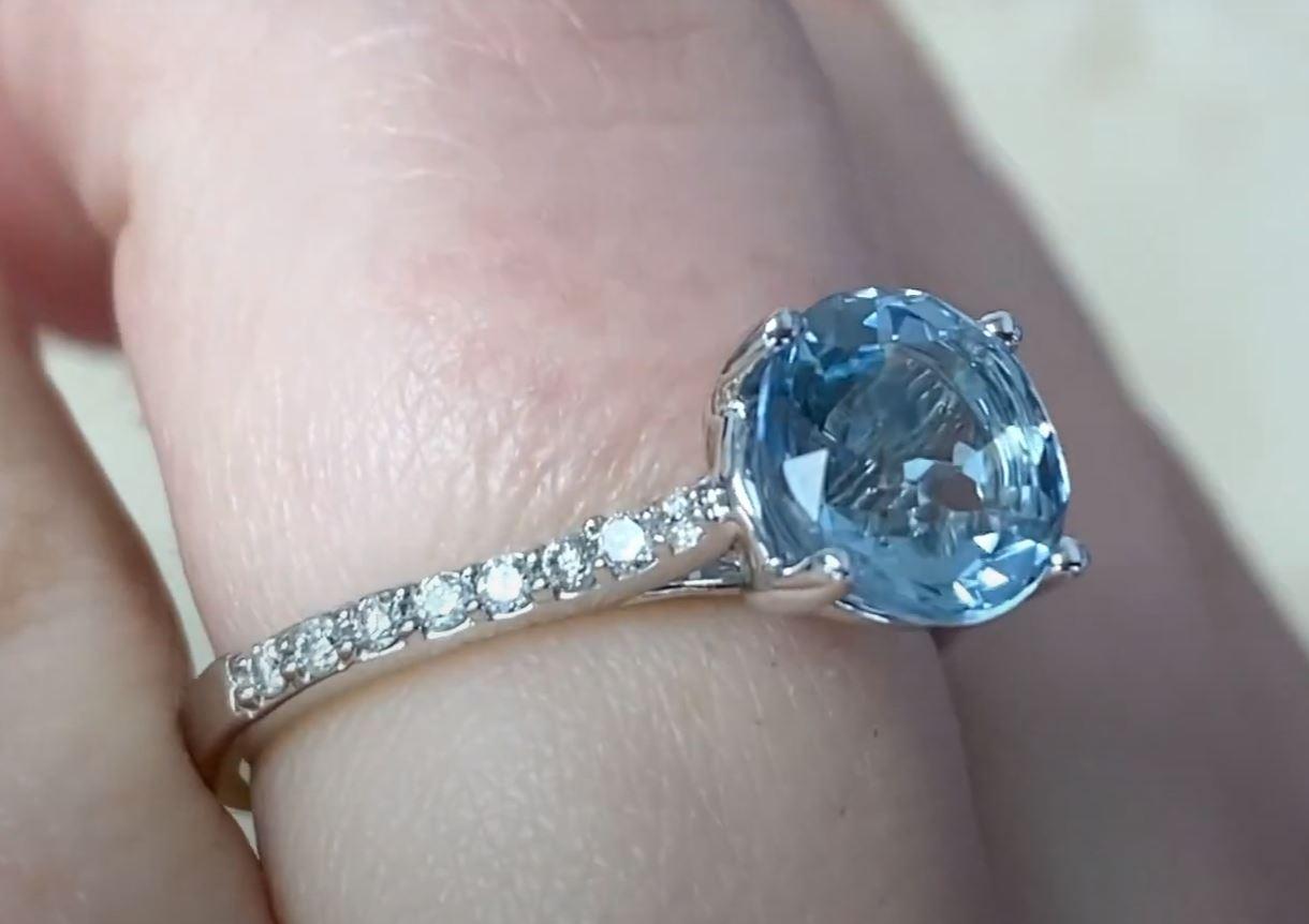 1.91ct Round Cut Aquamarine Engagement Ring, 18k White Gold For Sale 1