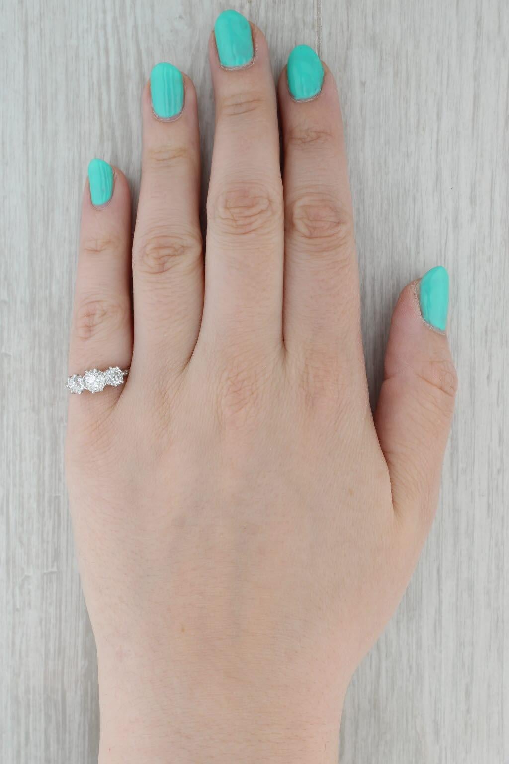 1.91ctw Diamond Round 3-Stone 14k White Gold Size 6.25 Engagement en vente 4