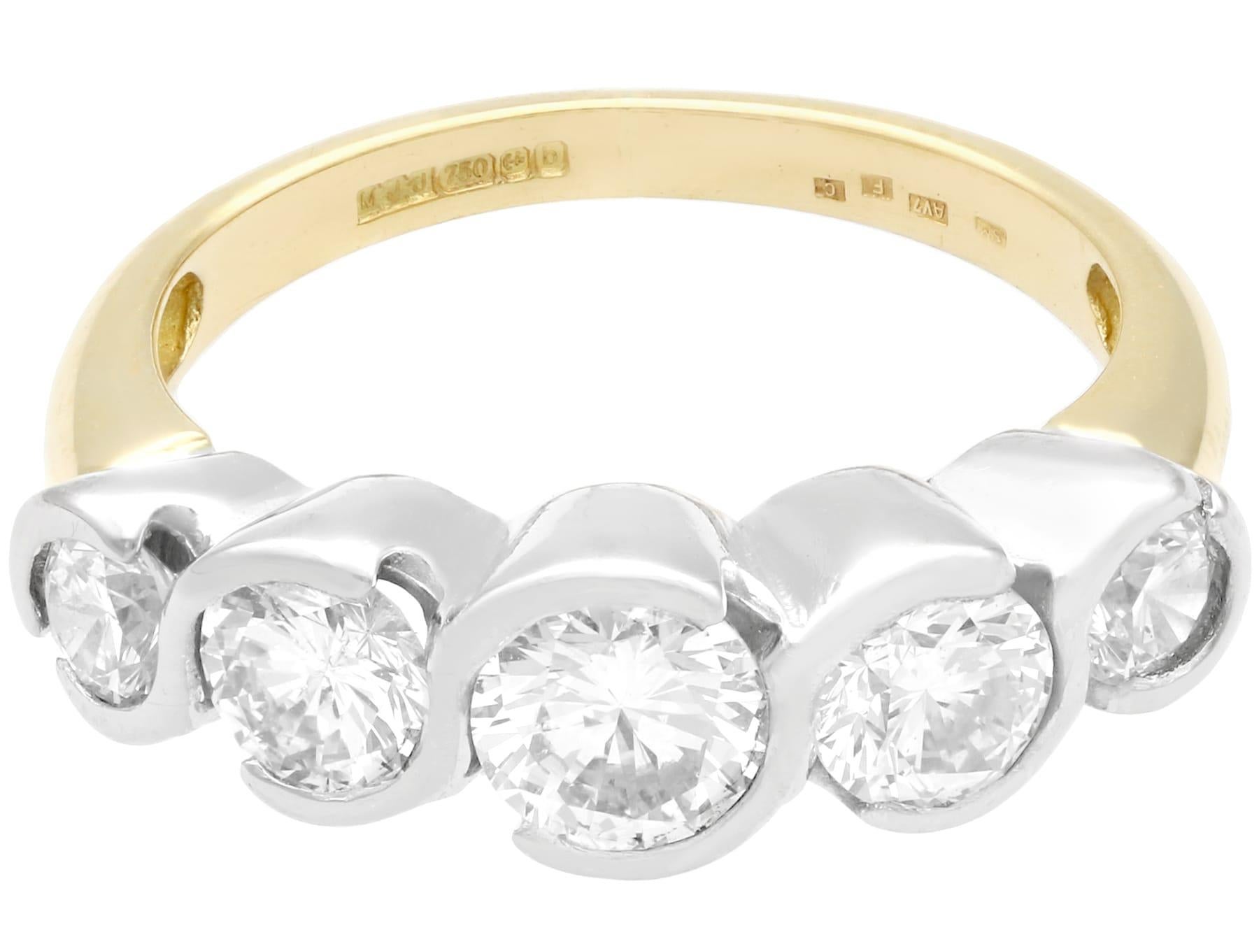 Bague à cinq pierres en or avec diamant de 1,92 carat Pour femmes en vente