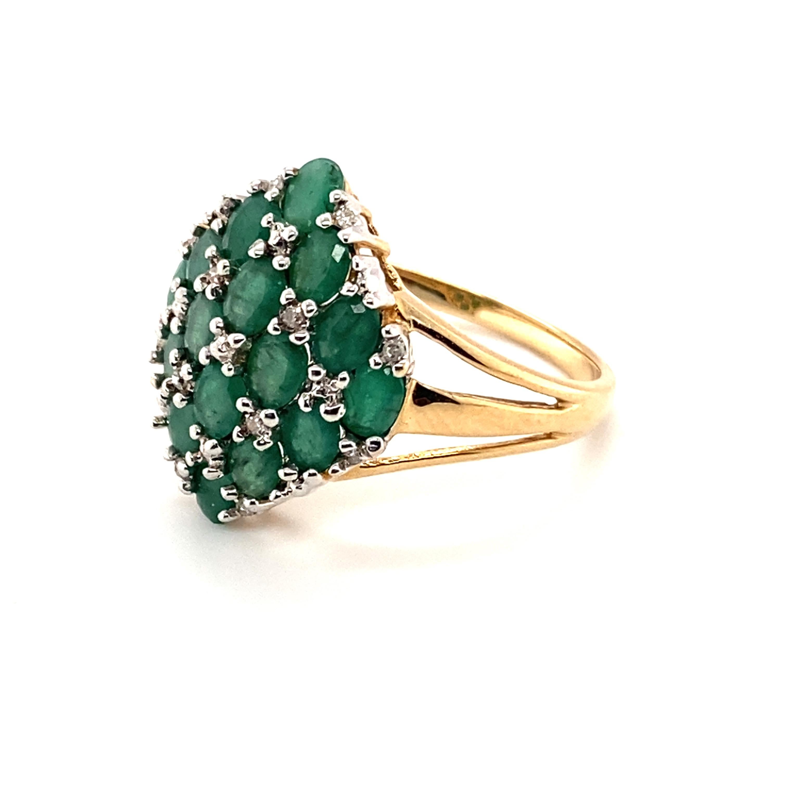 Women's or Men's 1.92 Carat Emerald and Diamond Ring in 14 Karat Yellow Gold For Sale
