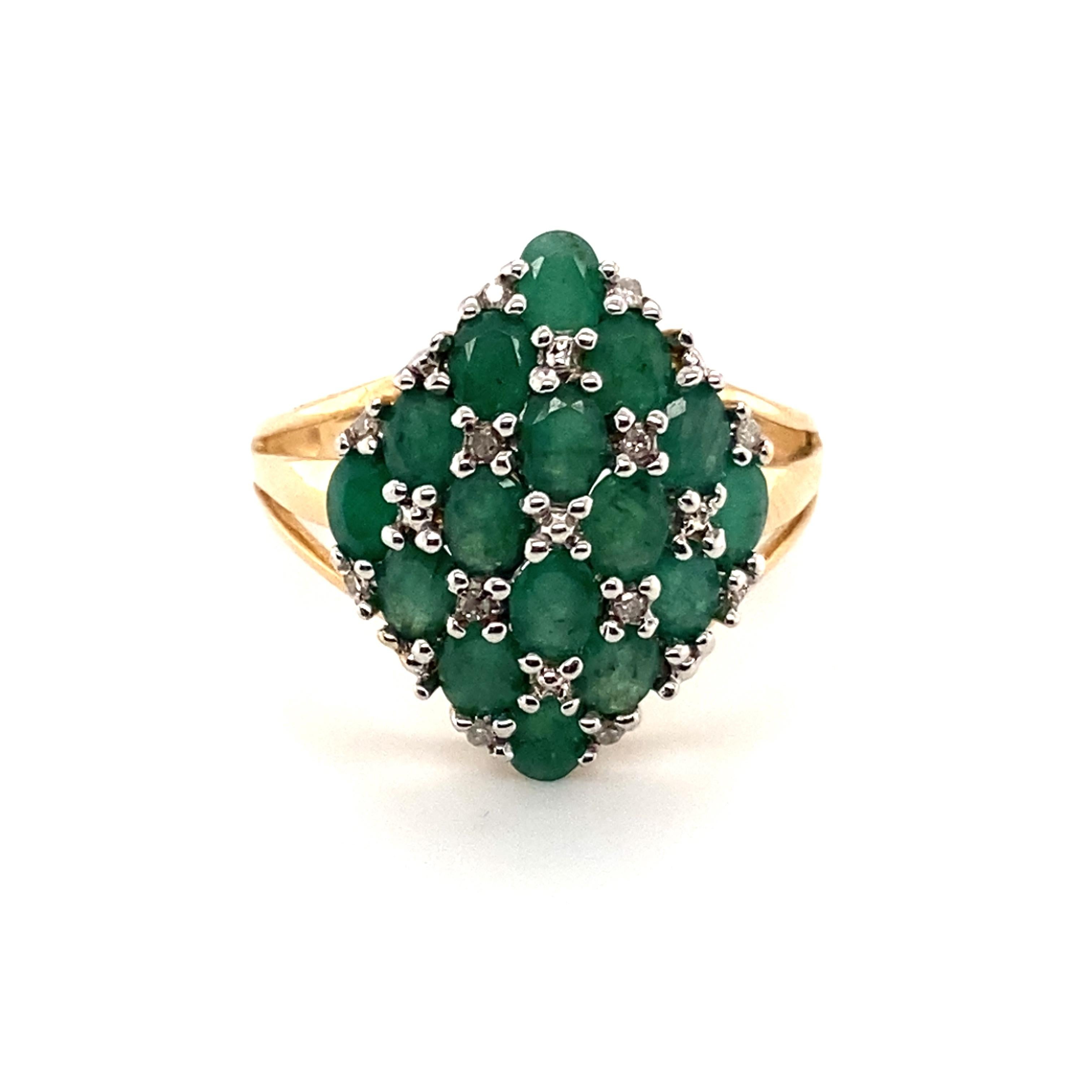 1.92 Carat Emerald and Diamond Ring in 14 Karat Yellow Gold For Sale 1