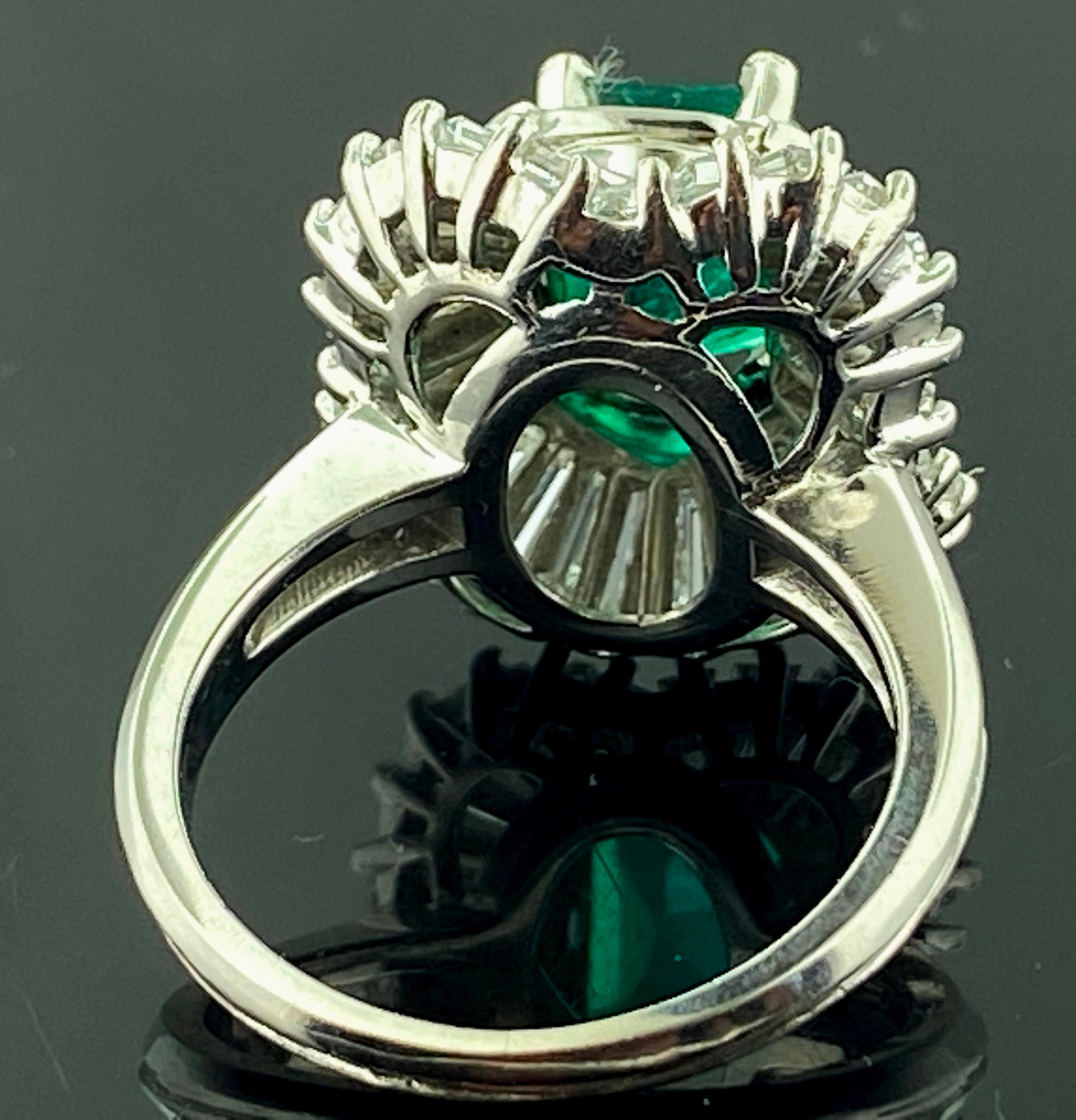 1.92 Carat Emerald and Diamond Ring in Platinum In Excellent Condition For Sale In Palm Desert, CA