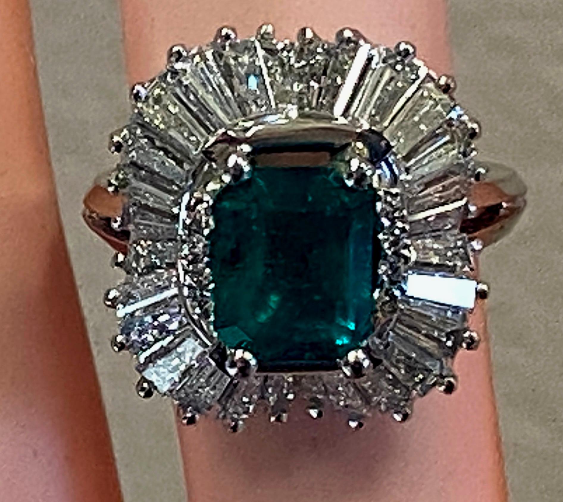 1.92 Carat Emerald and Diamond Ring in Platinum For Sale 1