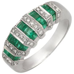 1.92 Carat Invisible Set Emerald and 0.25 Carat Diamonds 18 Karat Gold Ring