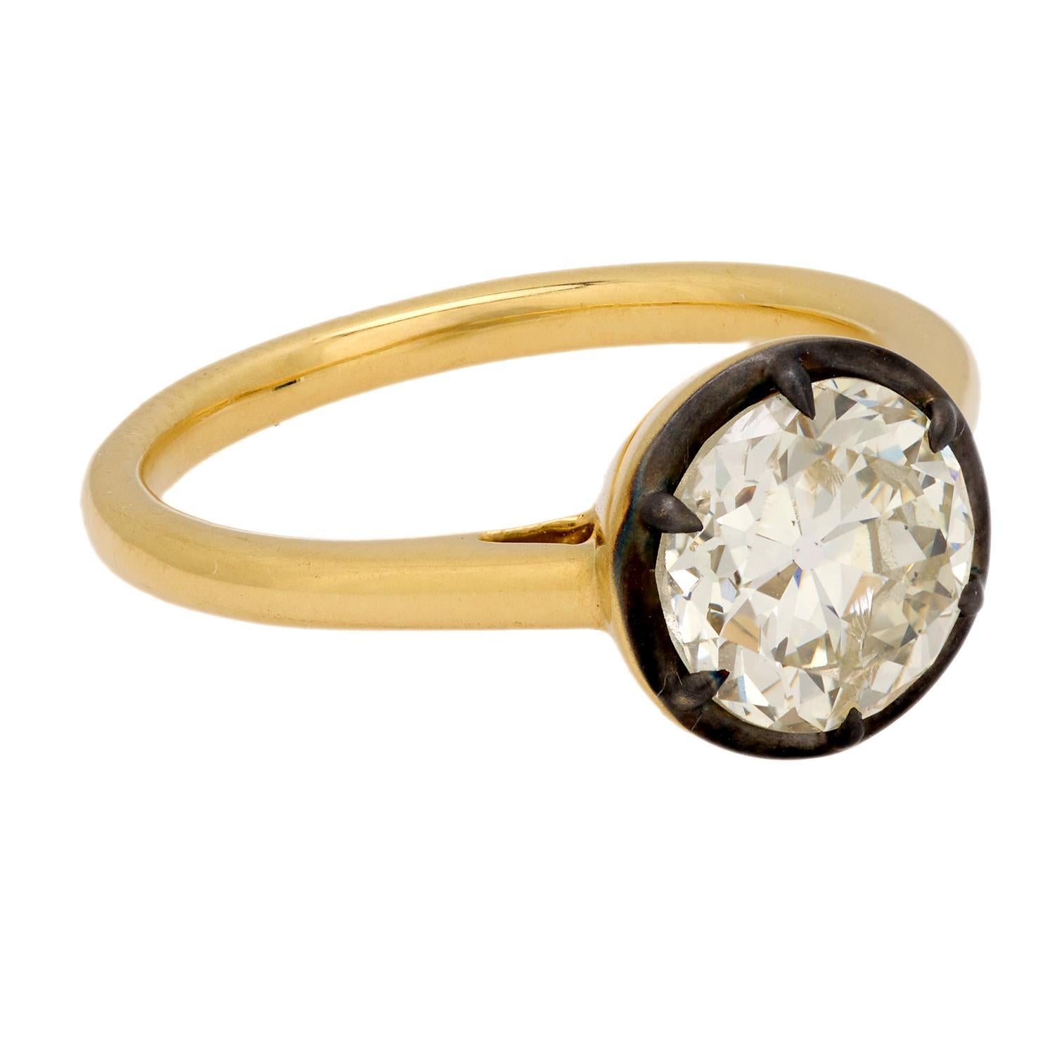 Contemporary 1.92 carat old European cut diamond 18k yellow gold engagement ring For Sale