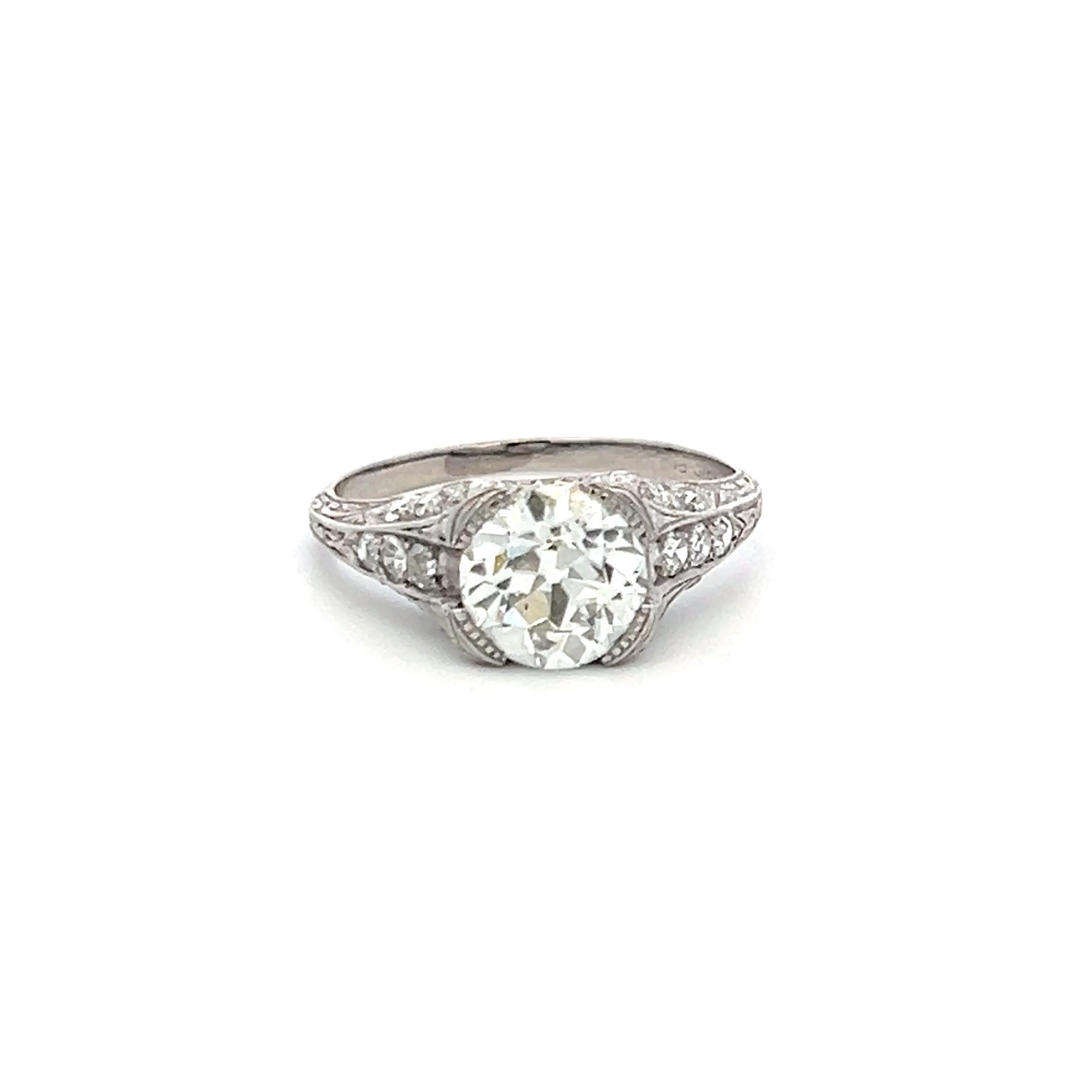 Anillo Art Decó de Platino con Diamantes K-I SI1 de talla europea antigua de 1,92 quilates en Bueno estado para la venta en New York, NY
