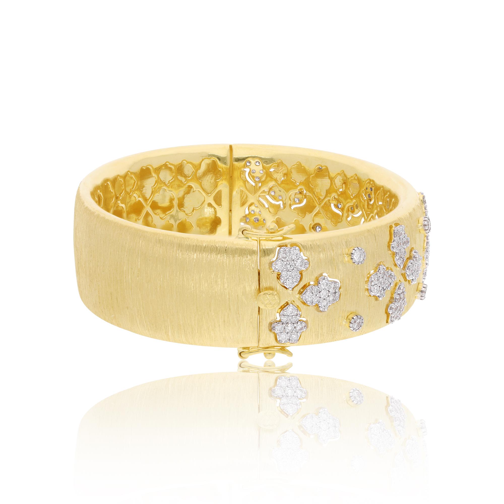 Modern 1.92 Carat SI Clarity HI Color Diamond Bangle Fine Bracelet 14 Karat Yellow Gold For Sale