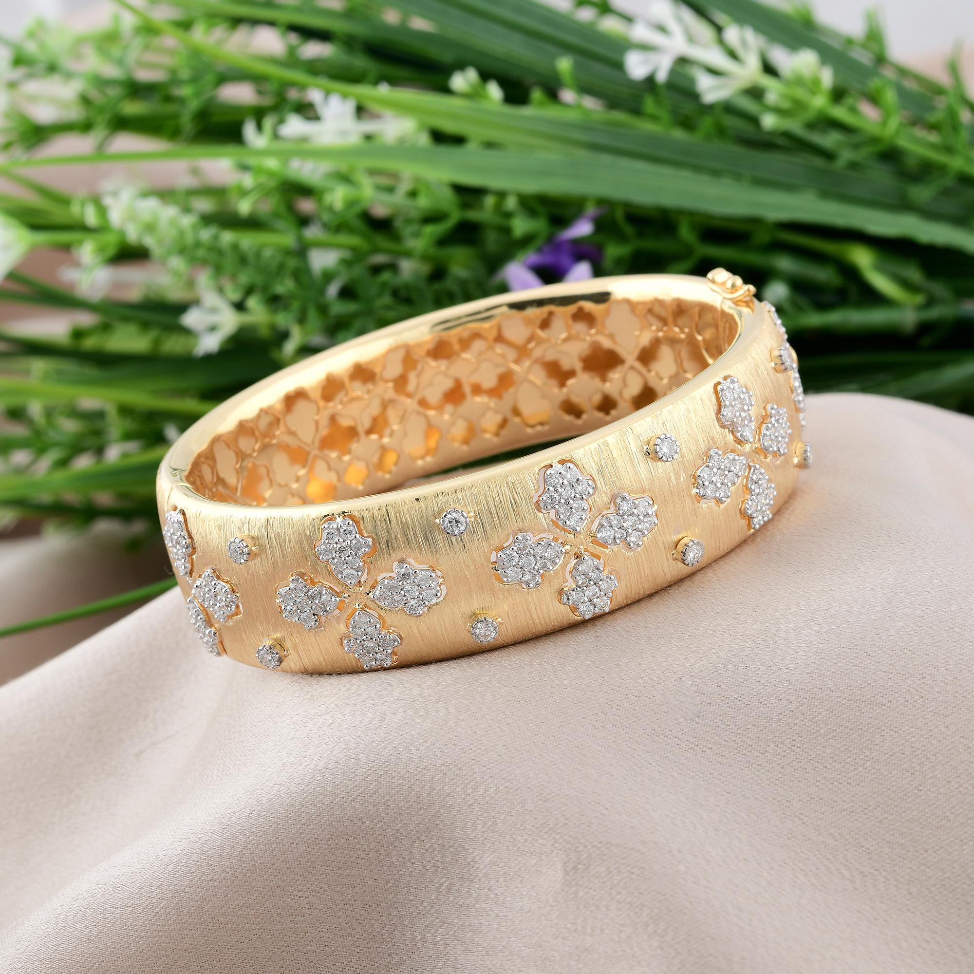 Round Cut 1.92 Carat SI Clarity HI Color Diamond Bangle Fine Bracelet 14 Karat Yellow Gold For Sale