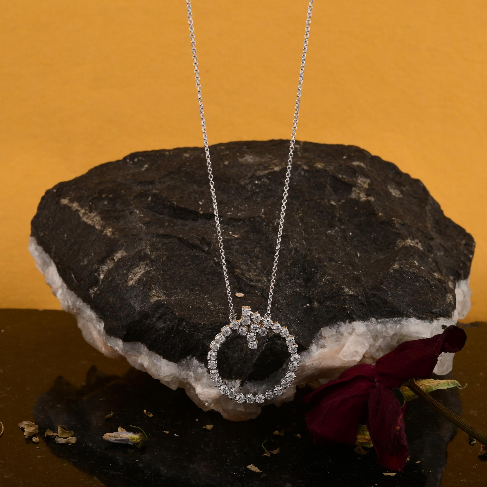 Moderno 1,92 Carati SI Chiarezza HI Colore Collana a cerchio aperto in oro bianco 14 carati in vendita