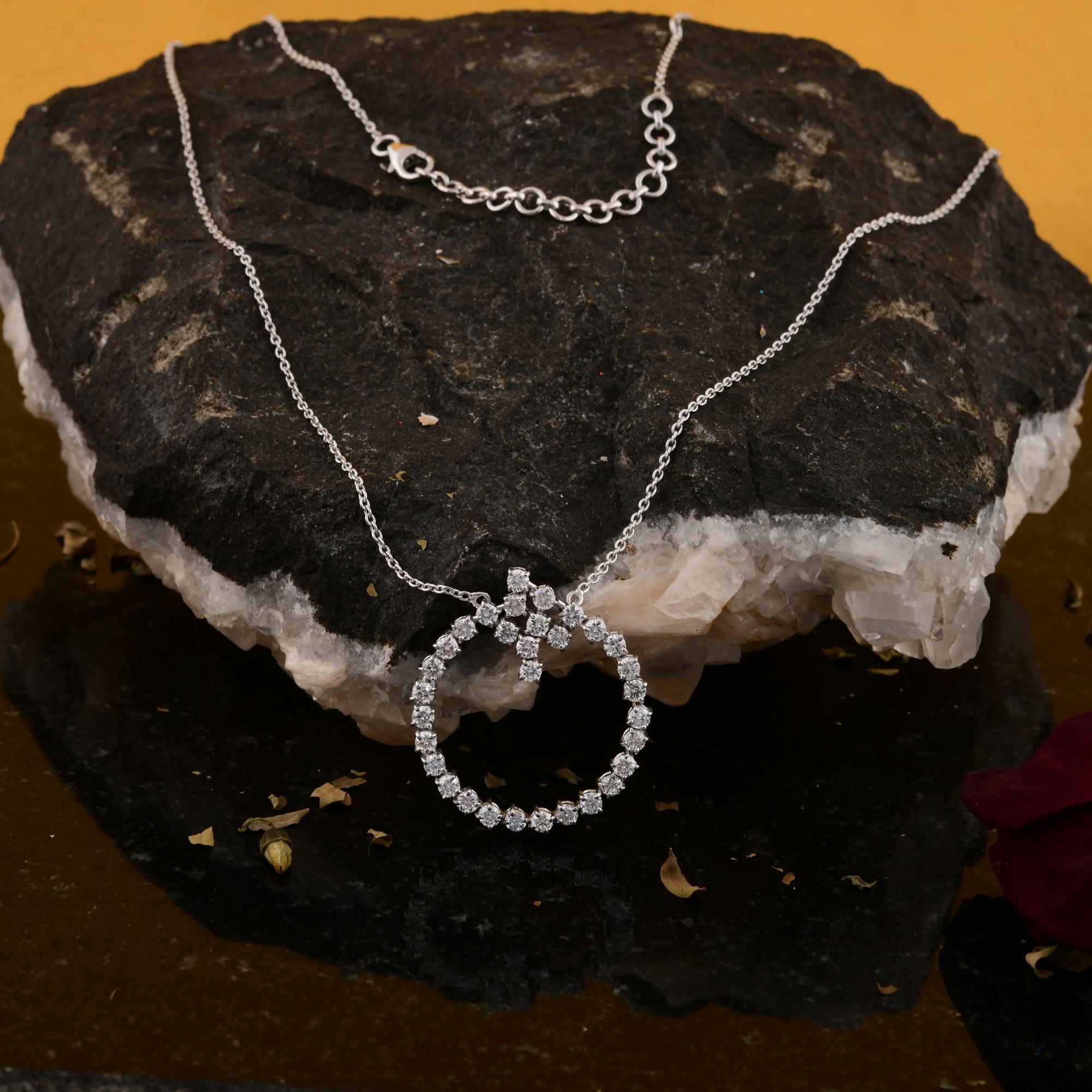 Donna 1,92 Carati SI Chiarezza HI Colore Collana a cerchio aperto in oro bianco 14 carati in vendita