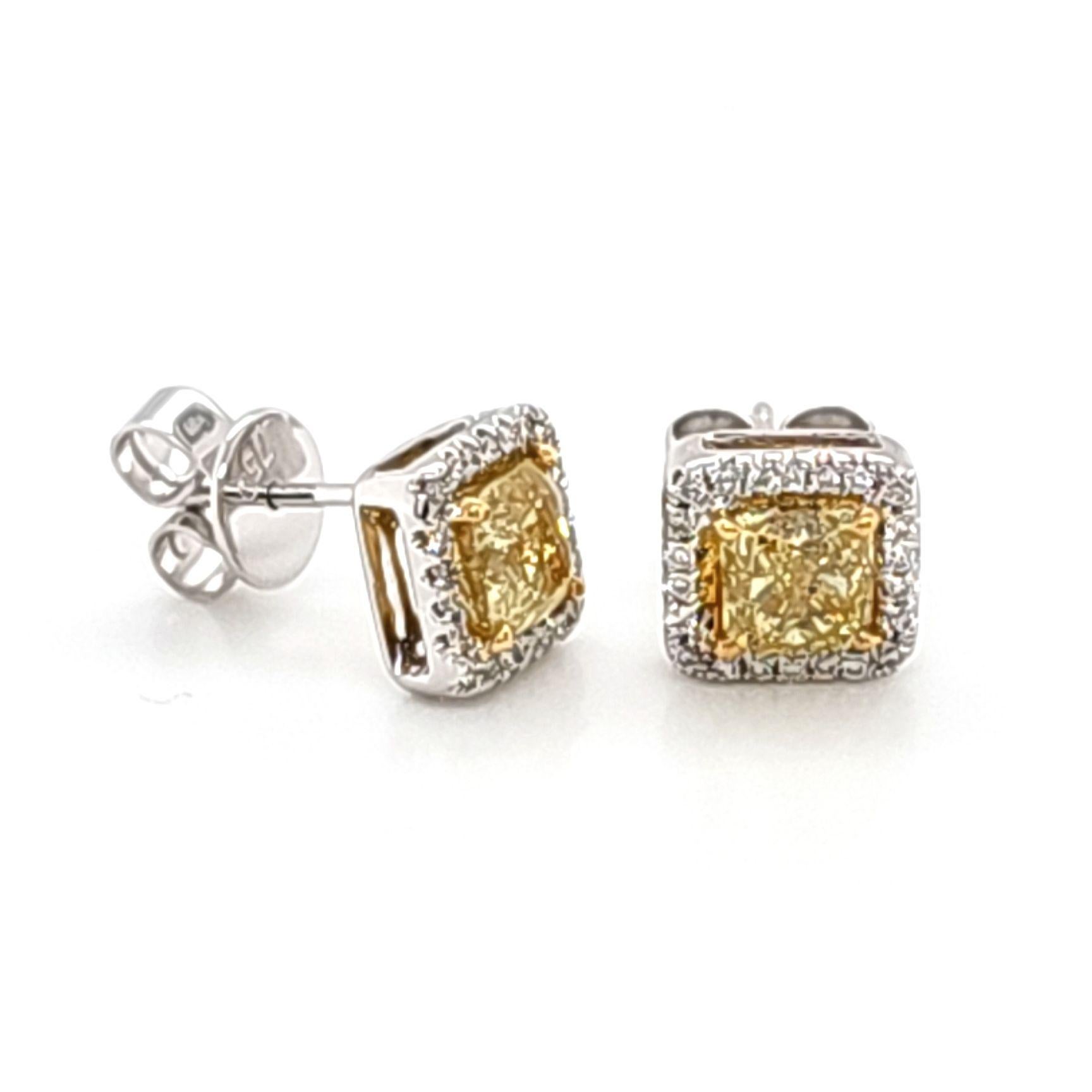 Taille mixte Boucles d'oreilles en or blanc et jaune avec diamants blancs et jaunes de 1,92 carat en vente