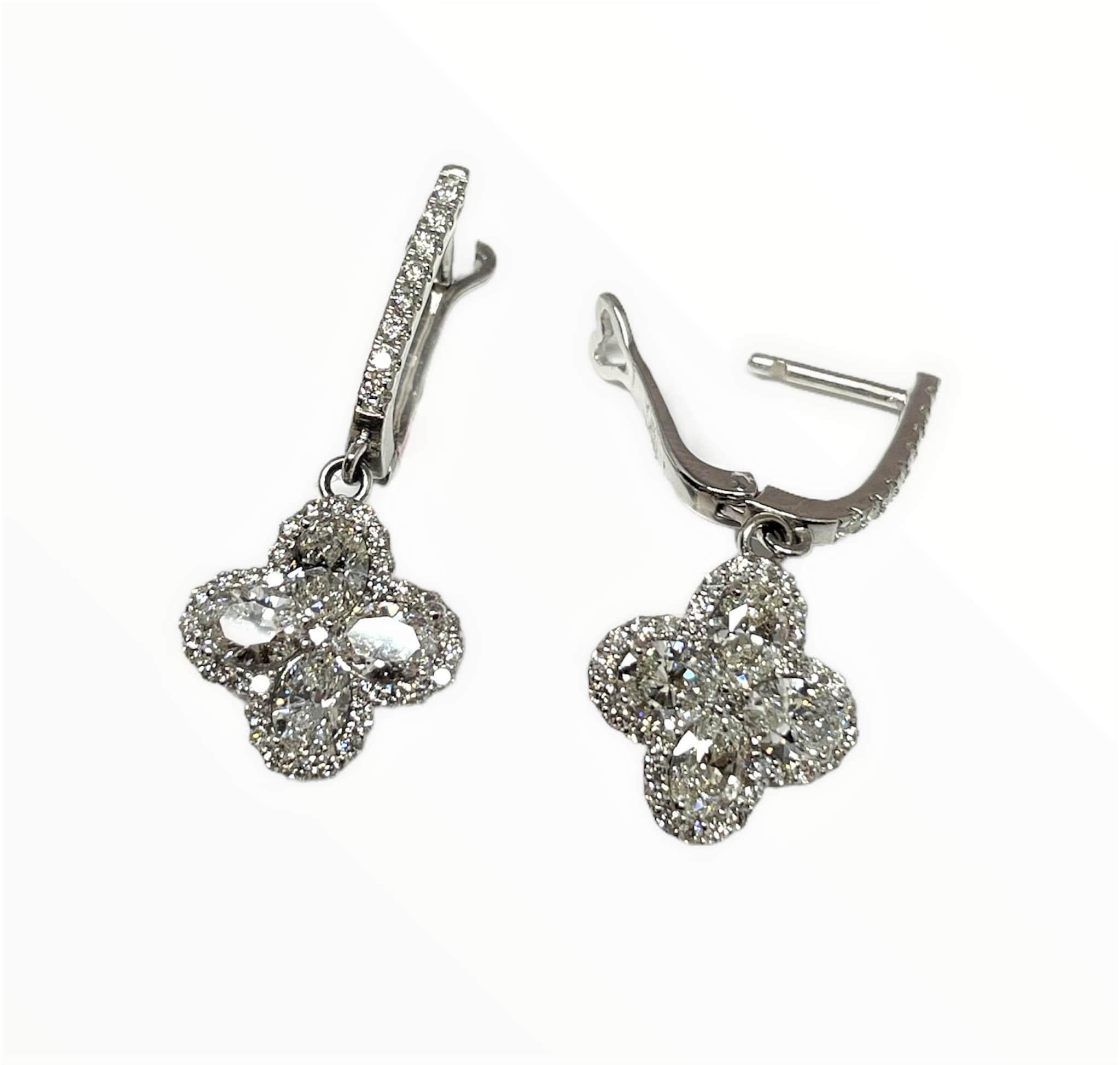 Oval Cut 2.60 ct Oval Diamond Halo Earrings For Sale