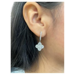 Boucles d'oreilles halo en diamant ovale de 2,60 ct