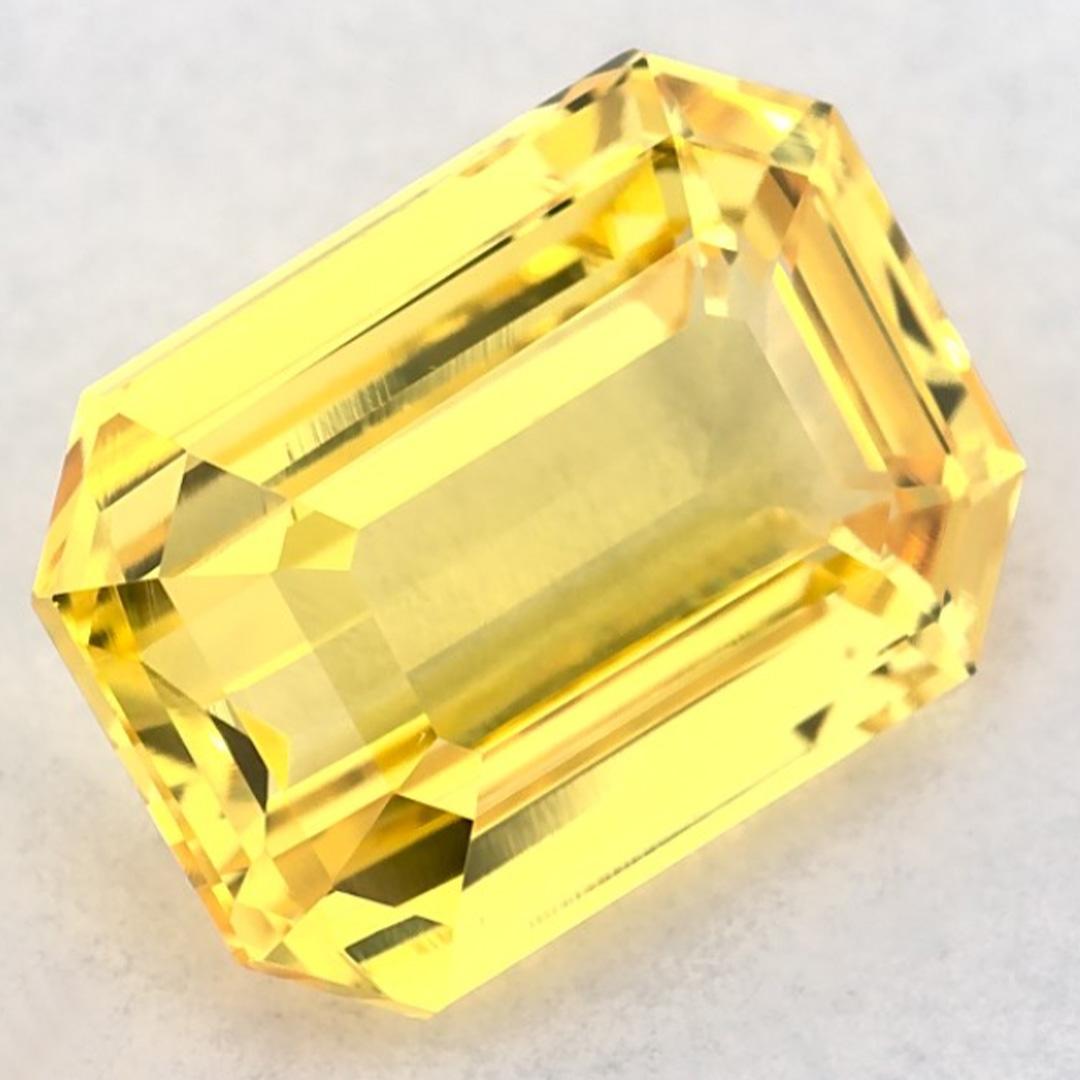 Dieser natürliche gelbe Saphir bietet Eleganz und Raffinesse. Mit seiner satten Farbsättigung und seinem präzisen Schliff ist er der perfekte Mittelpunkt für einen Verlobungsring oder ein luxuriöses Schmuckdesign.

Dieser Saphir stammt aus Sri Lanka