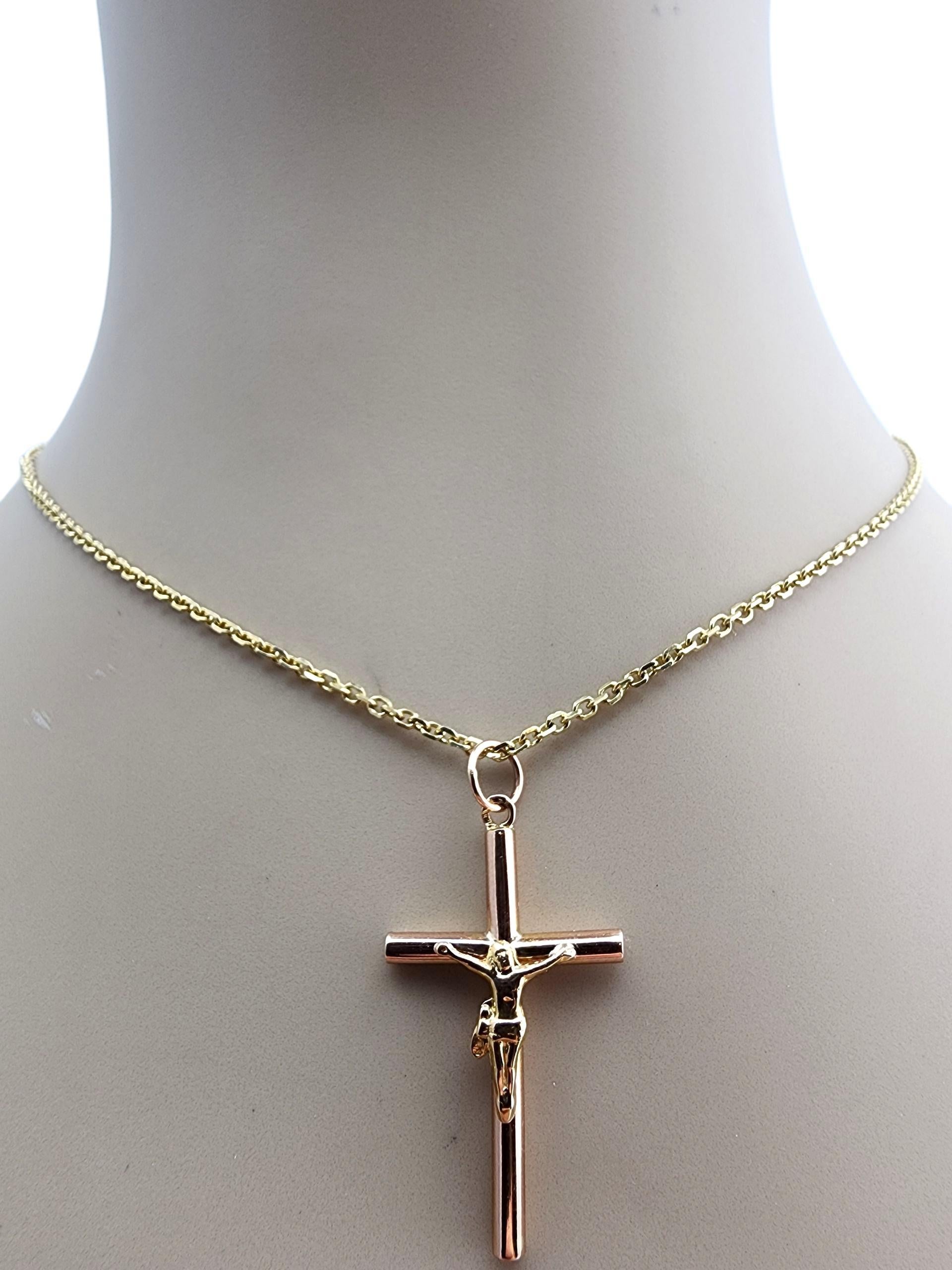 Ciondolo Crocifisso in oro rosa e giallo 19,2 carati #23500 in vendita 4