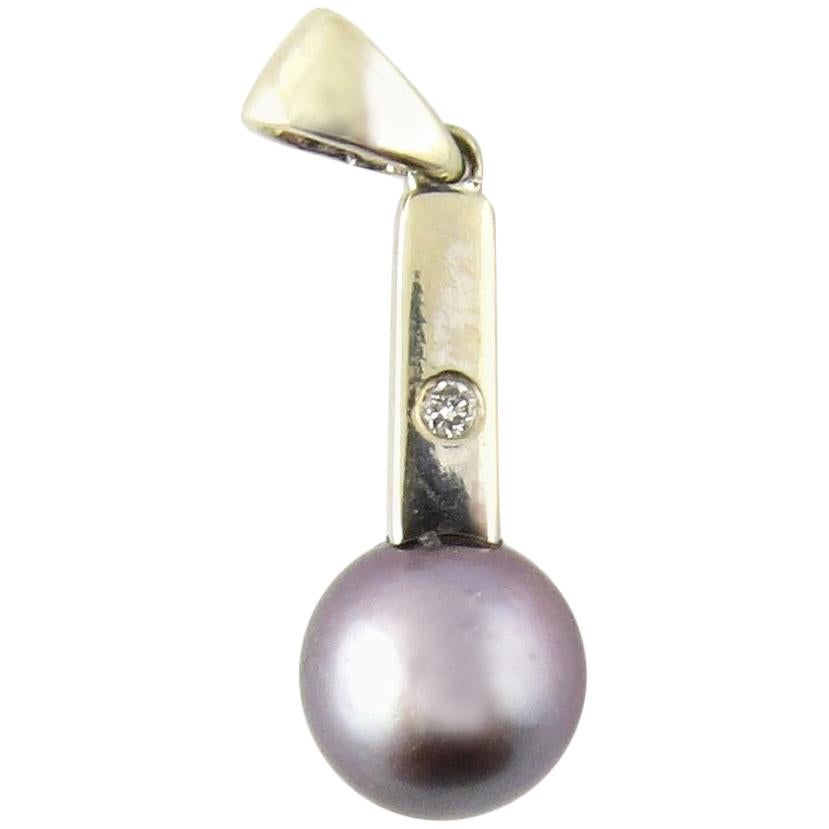 19.2 Karat White Gold Black Pearl and Diamond Pendant