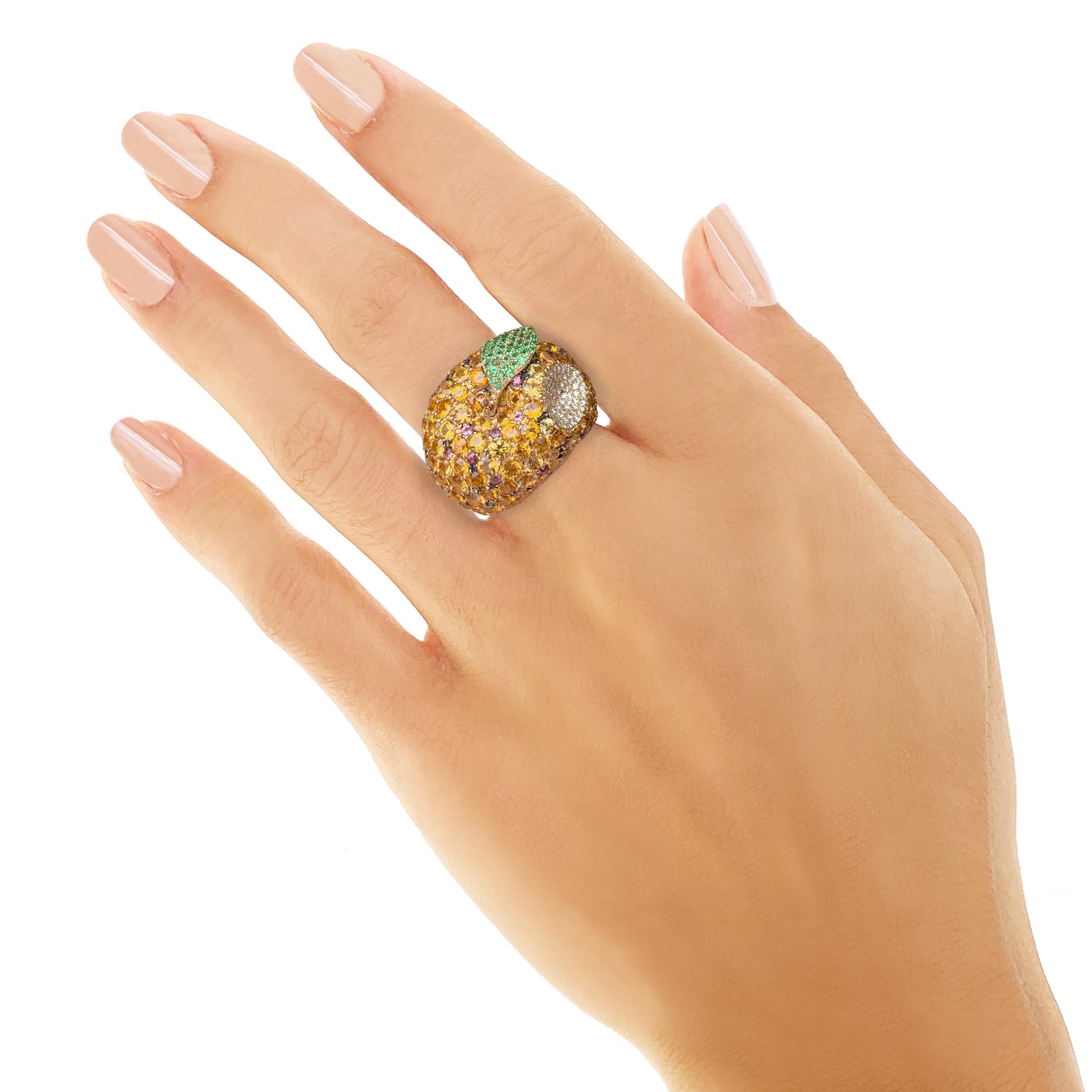 A Rosior by Manuel Rosas 19,2k yellow gold ring featuring a 