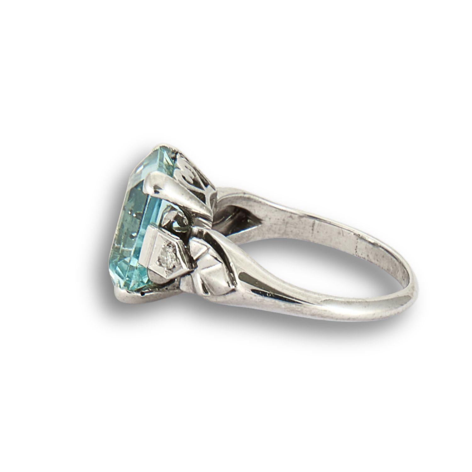 1920-1930 Art Deco Style  Diamonds and Aquamarine White Gold Ring 1
