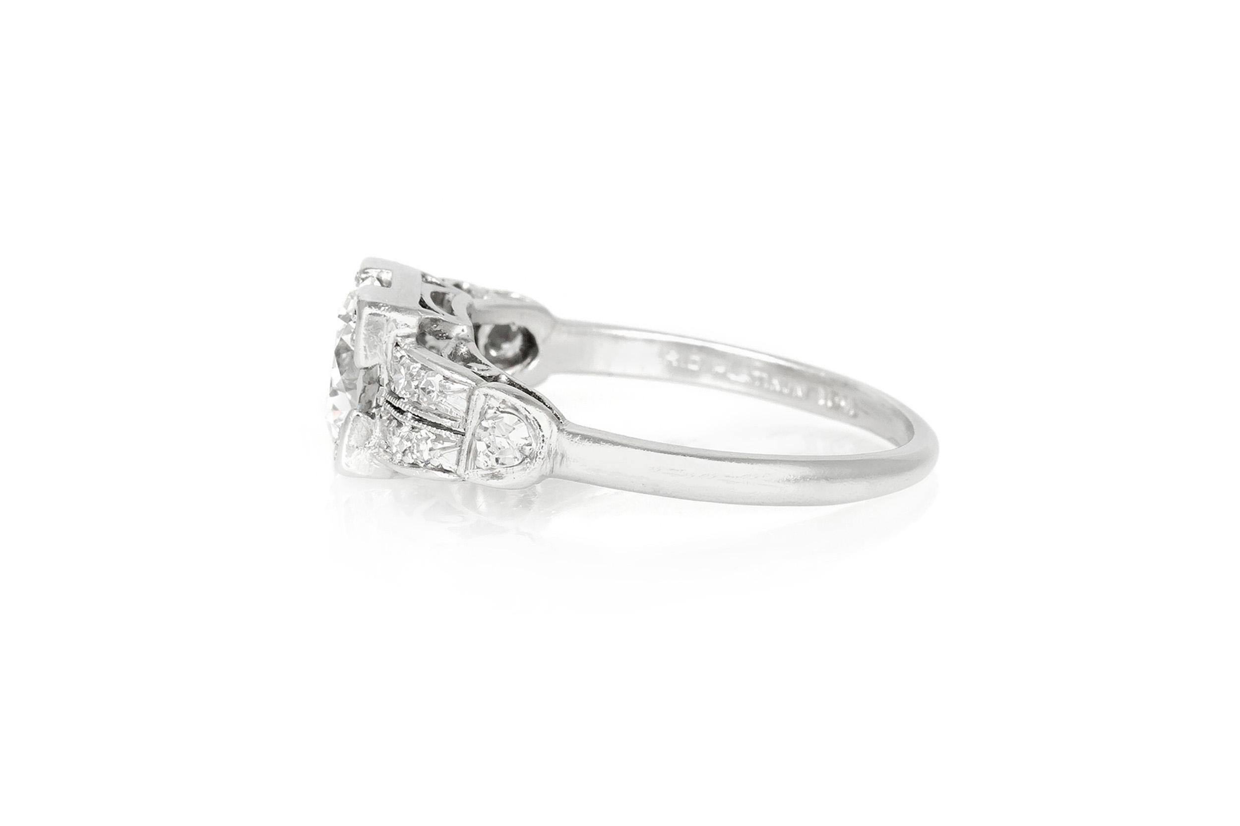 1920s-1930s Platinum Filigree 1.10 Carat Center Diamond Engagement Ring In Excellent Condition For Sale In New York, NY