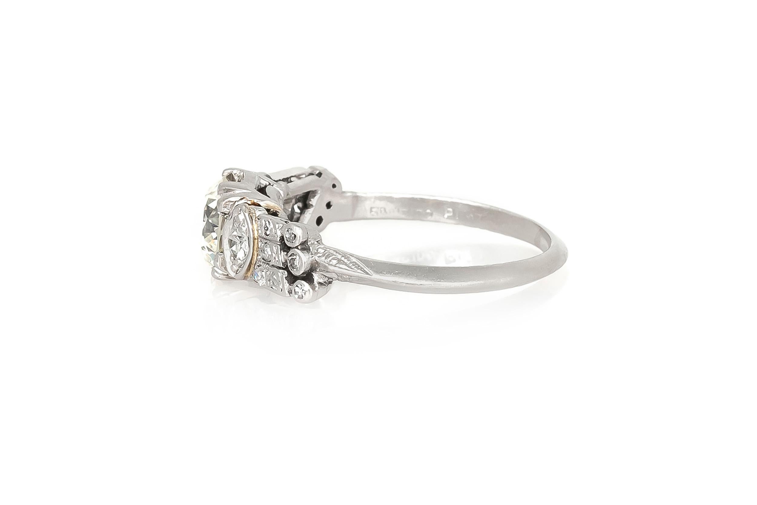 1920s-1930s Platinum with 1.00 Carat Round Engagement Ring In Good Condition For Sale In New York, NY
