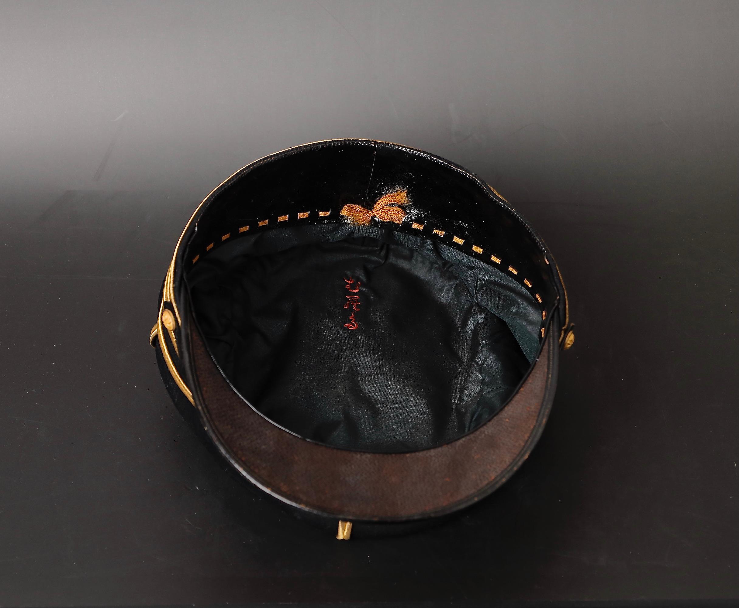 1920-1940s Rare Japanese Imperial Army Officer Hat with Storage Box For Sale 2