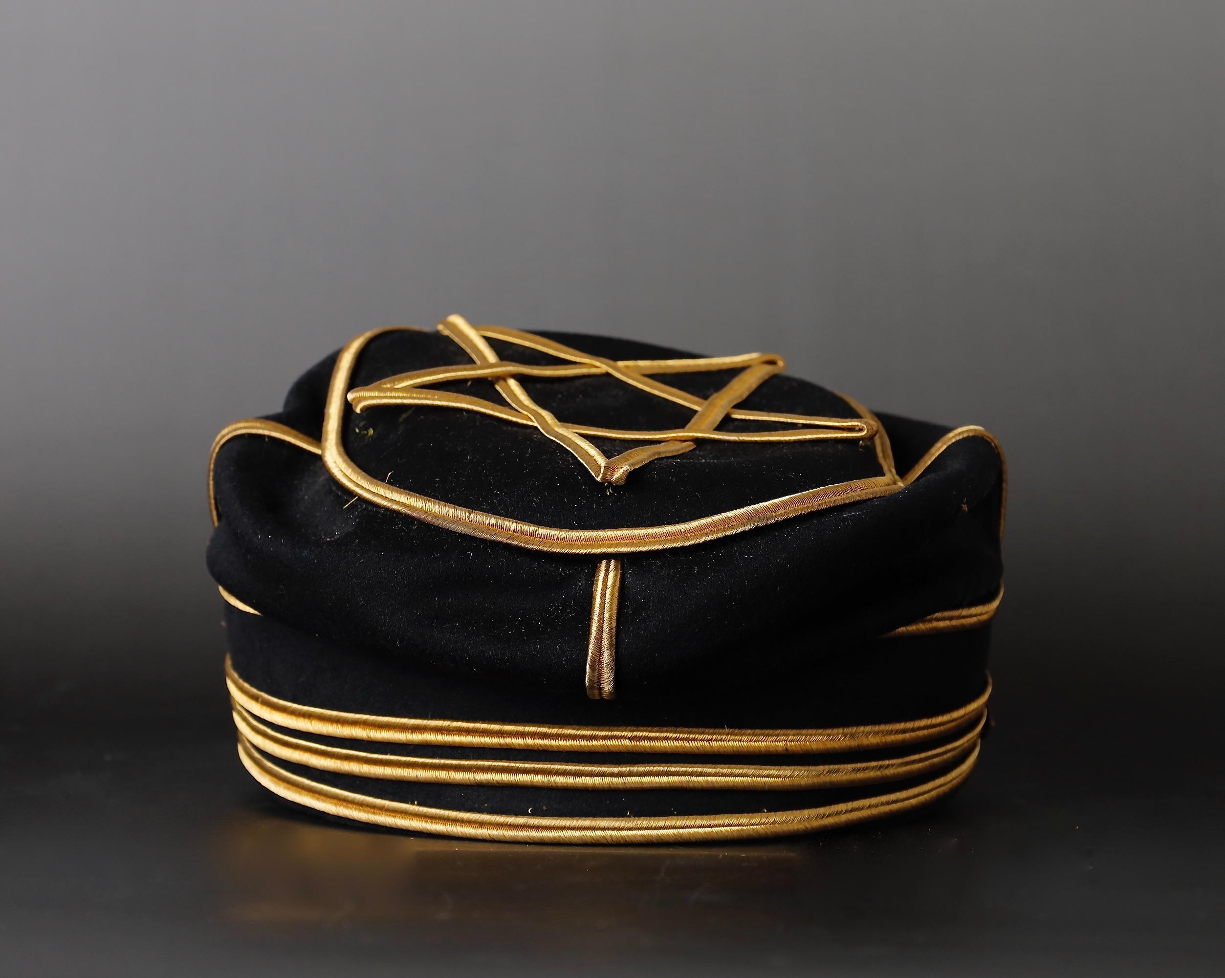 Taisho 1920-1940s Rare Japanese Imperial Army Officer Hat with Storage Box For Sale