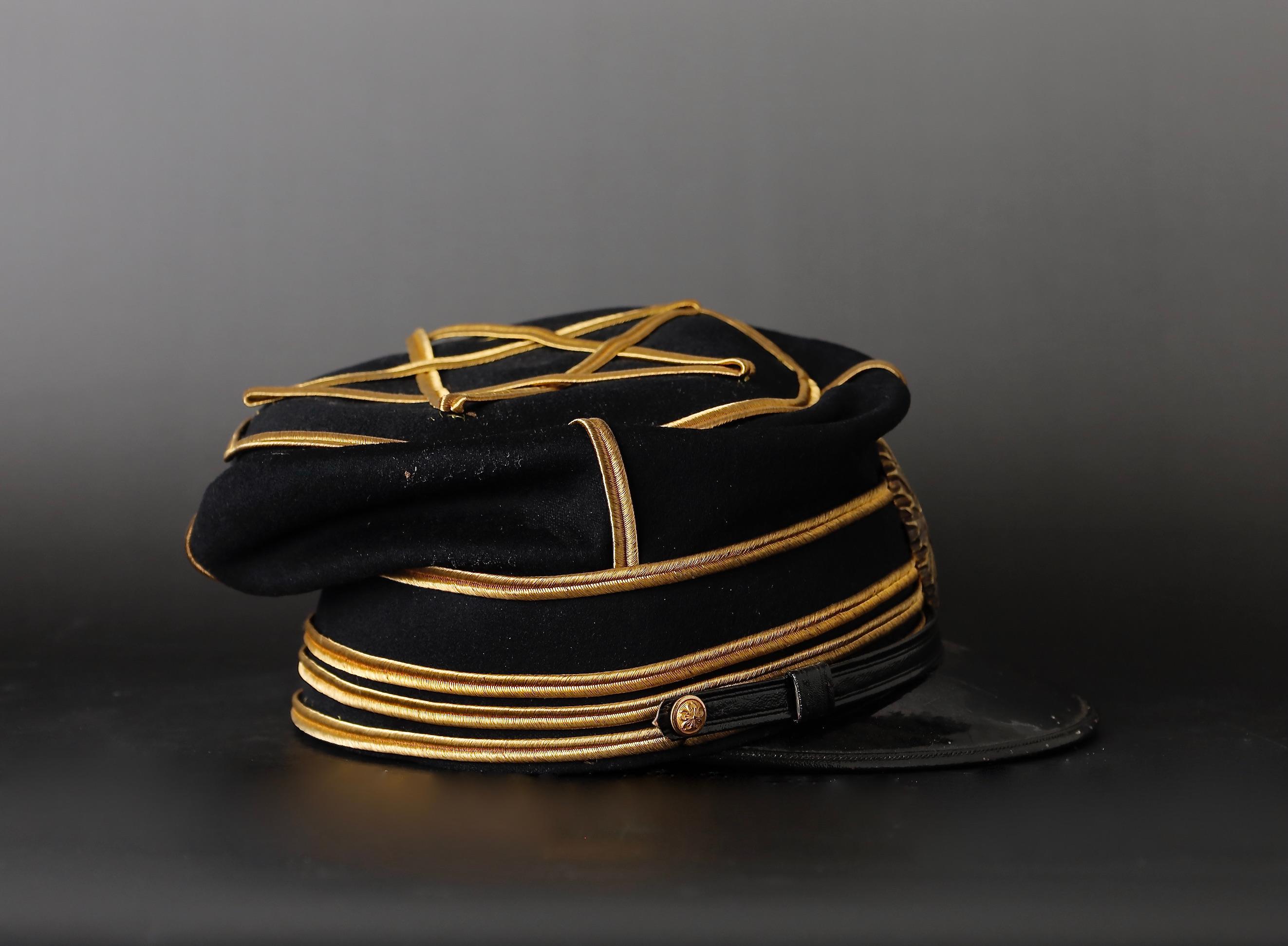 20th Century 1920-1940s Rare Japanese Imperial Army Officer Hat with Storage Box For Sale