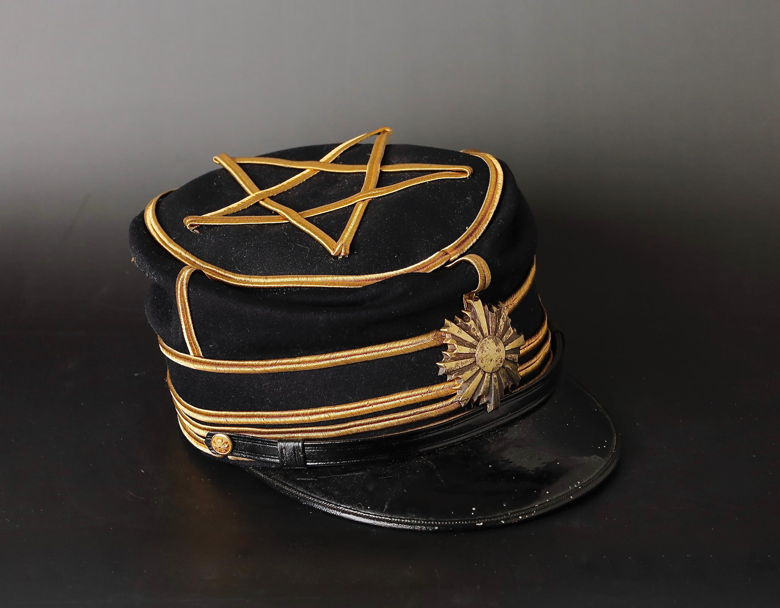 Wool 1920-1940s Rare Japanese Imperial Army Officer Hat with Storage Box For Sale