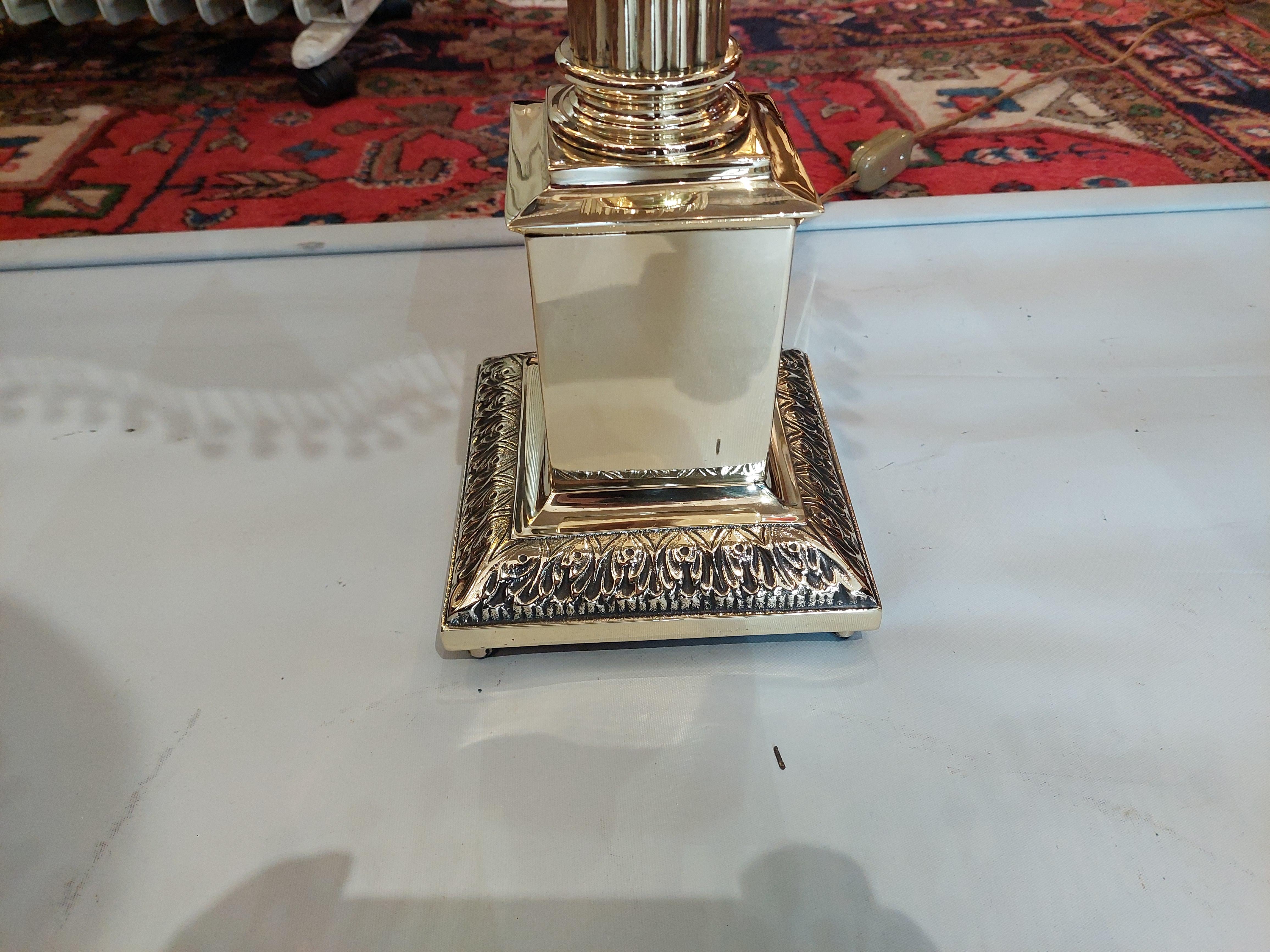 Néo-classique Lampe de table en laiton 1920/30 en vente