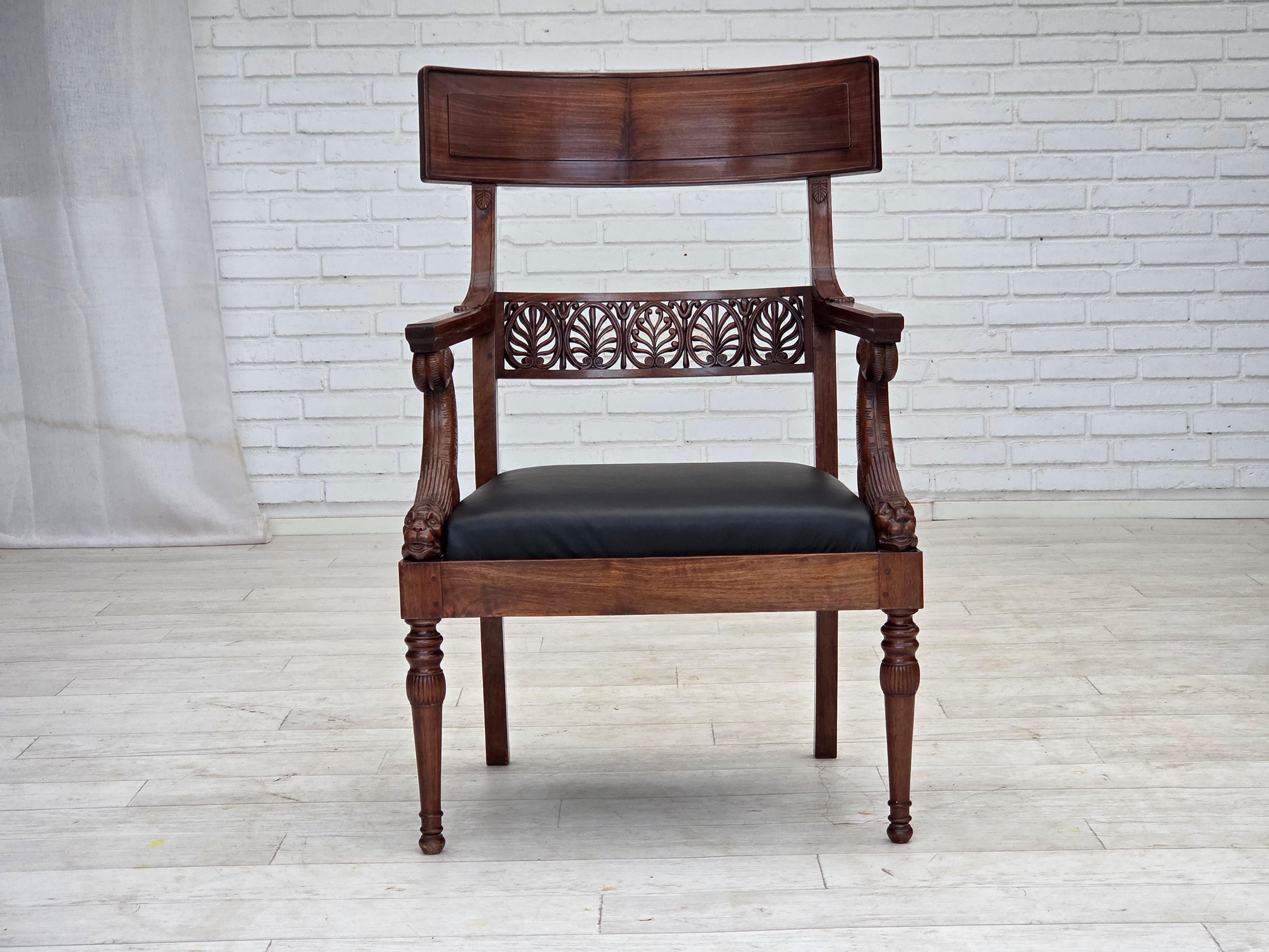 Anni '20-'30, set di 2 poltrone, design di Georges Jacob, legno di teak intagliato. in vendita 4