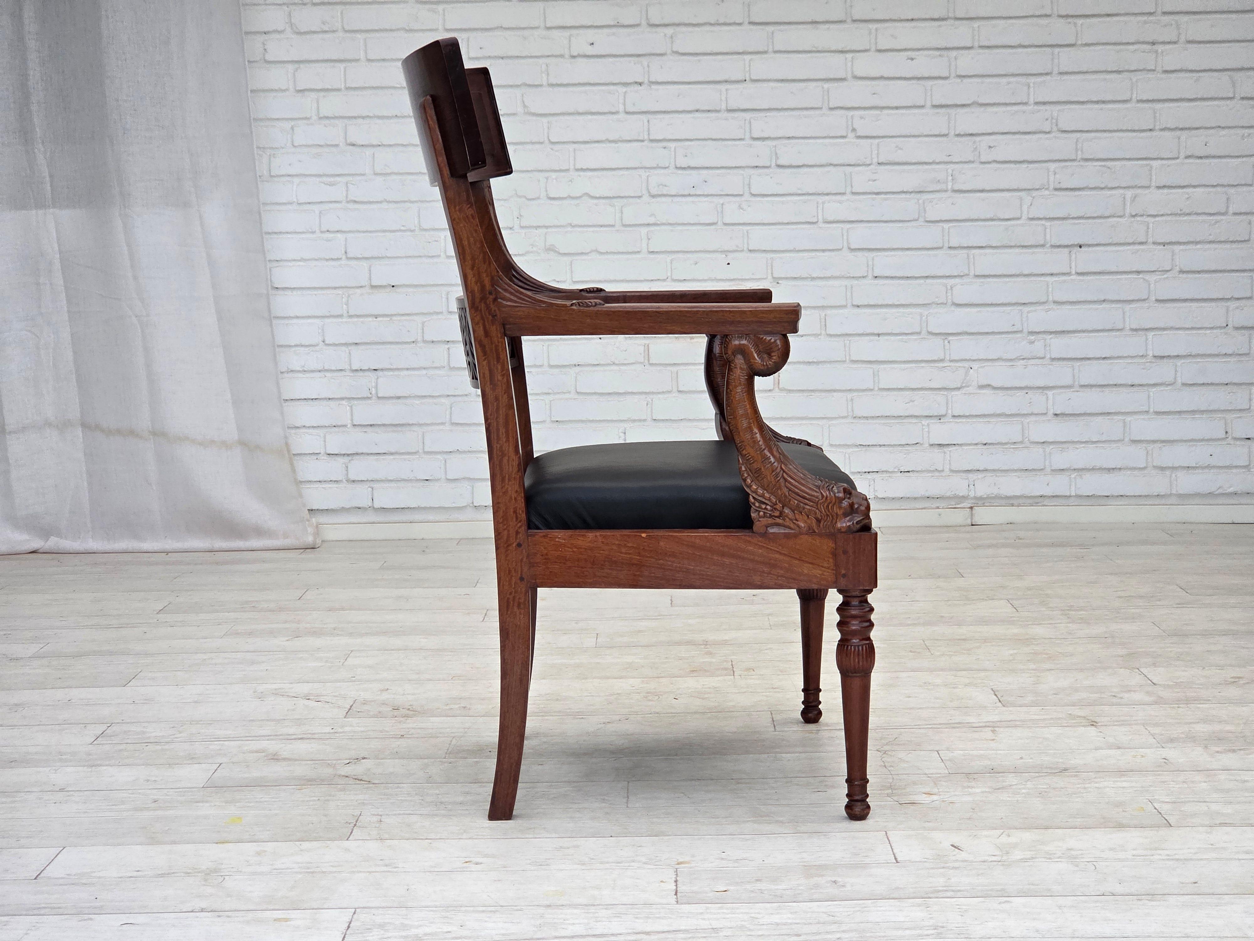 Anni '20-'30, set di 2 poltrone, design di Georges Jacob, legno di teak intagliato. in vendita 6