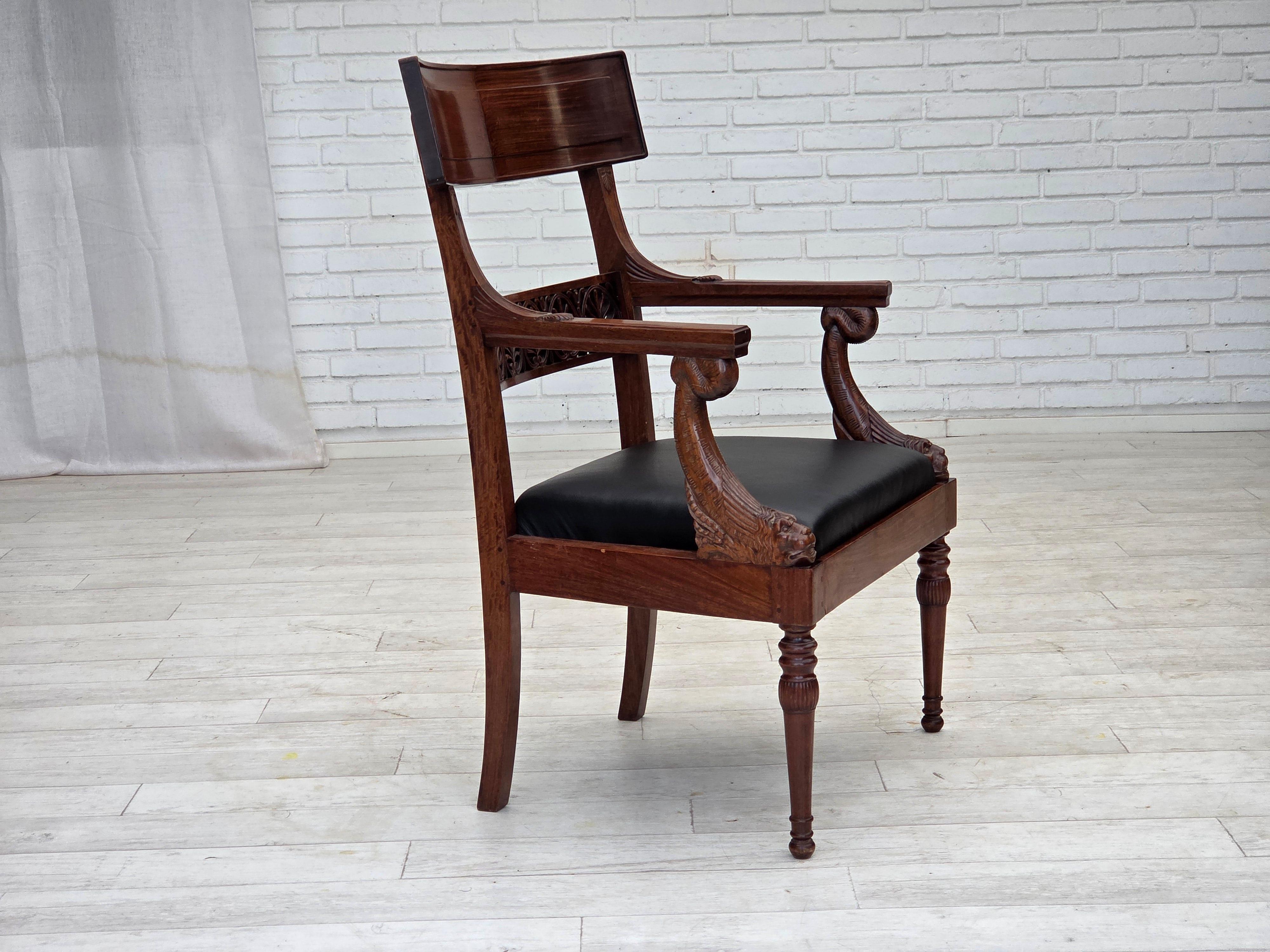 Anni '20-'30, set di 2 poltrone, design di Georges Jacob, legno di teak intagliato. In condizioni buone in vendita a Tarm, 82