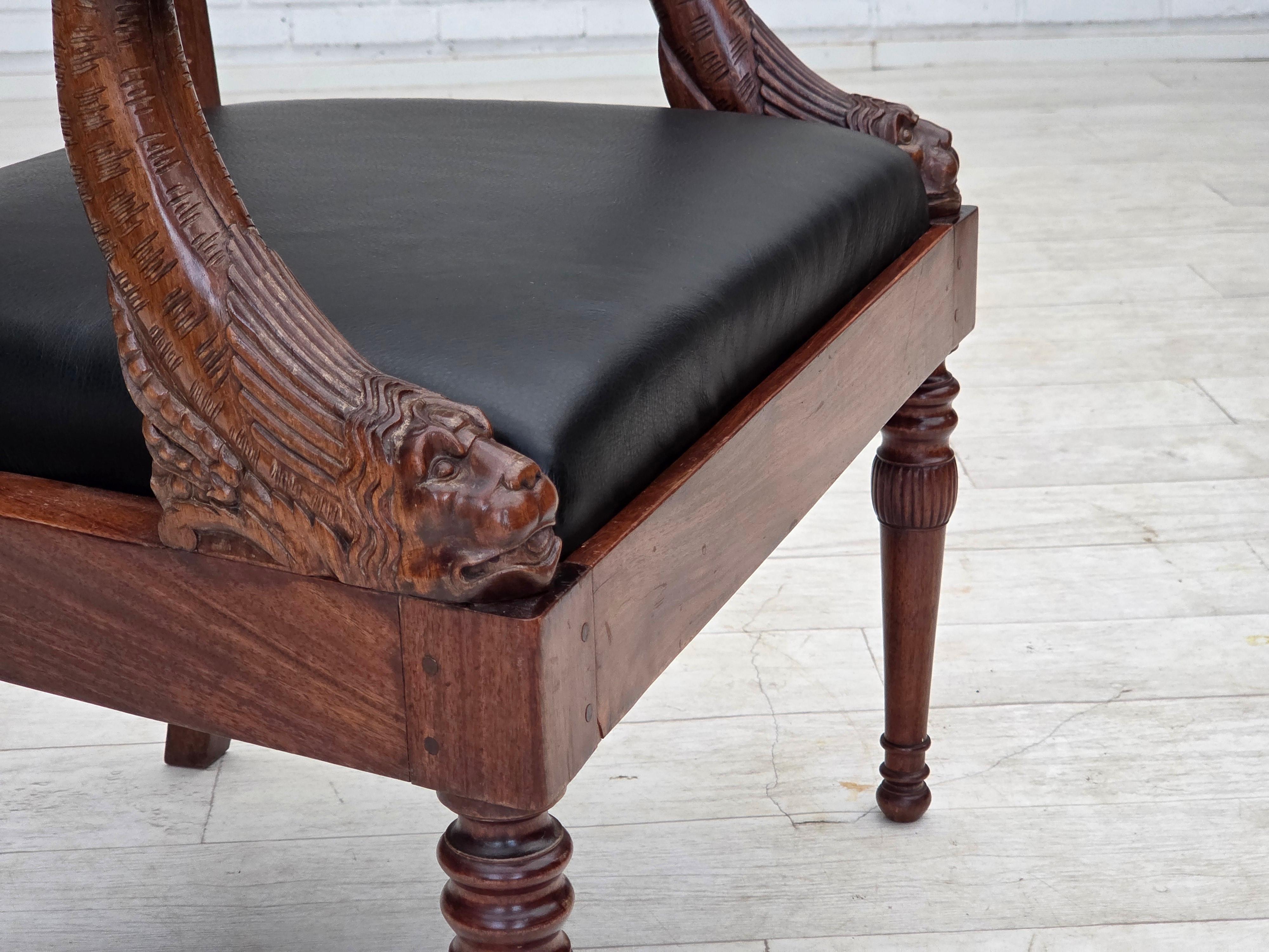 Inizio XX secolo Anni '20-'30, set di 2 poltrone, design di Georges Jacob, legno di teak intagliato. in vendita