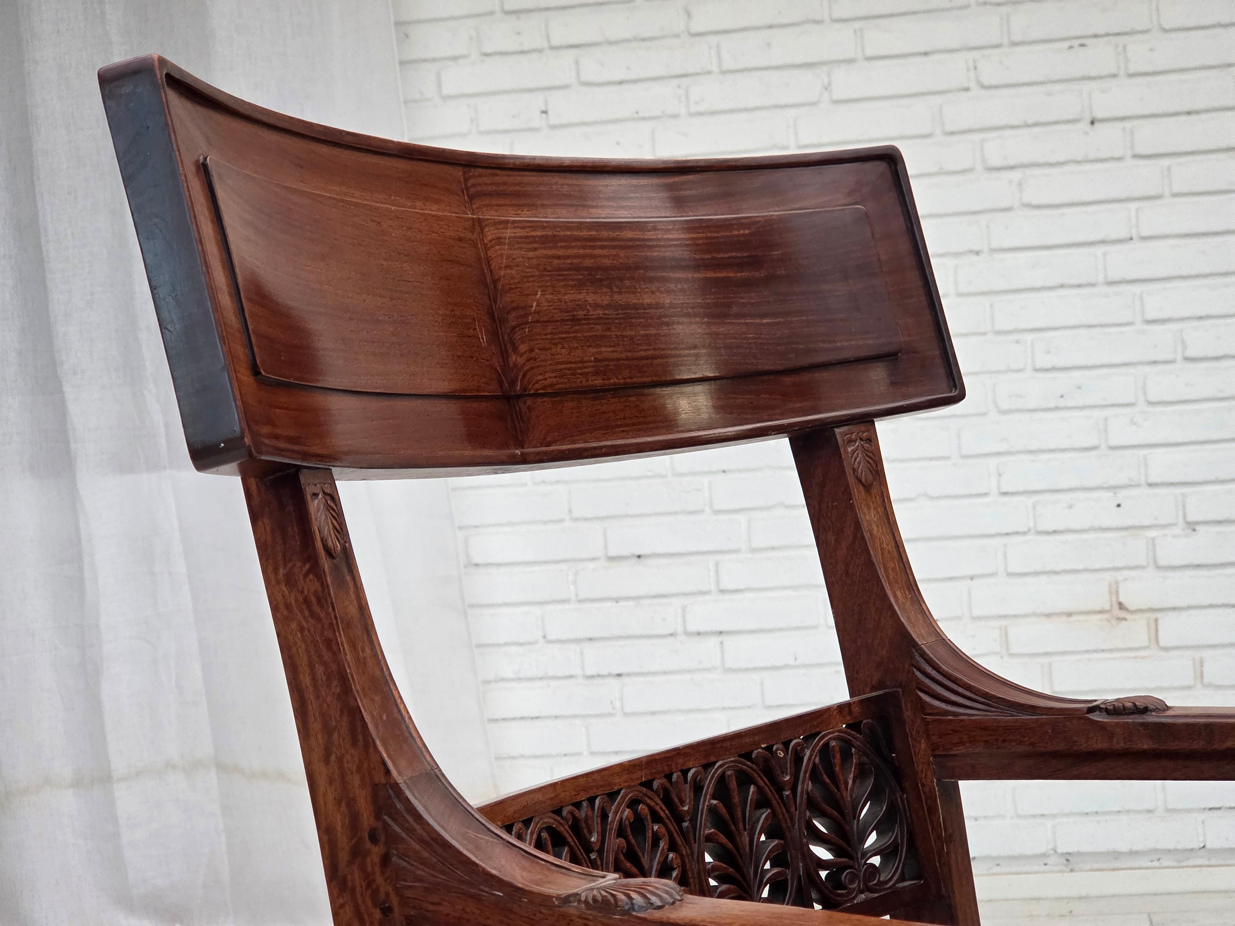 Pelle Anni '20-'30, set di 2 poltrone, design di Georges Jacob, legno di teak intagliato. in vendita
