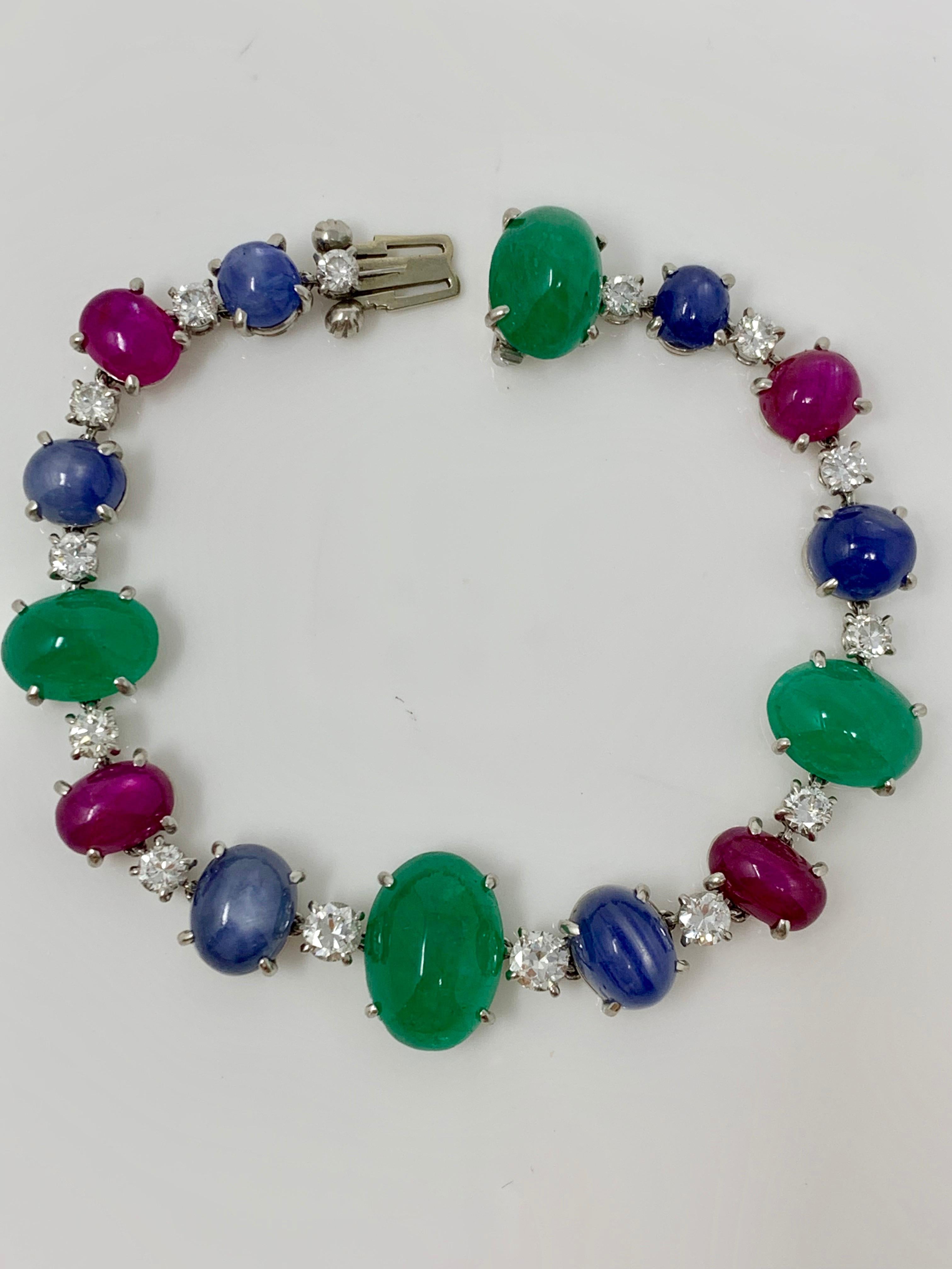 1920 Antique 32.50 Carat Emerald, Blue Sapphire, Ruby and Diamond Bracelet In Excellent Condition In New York, NY