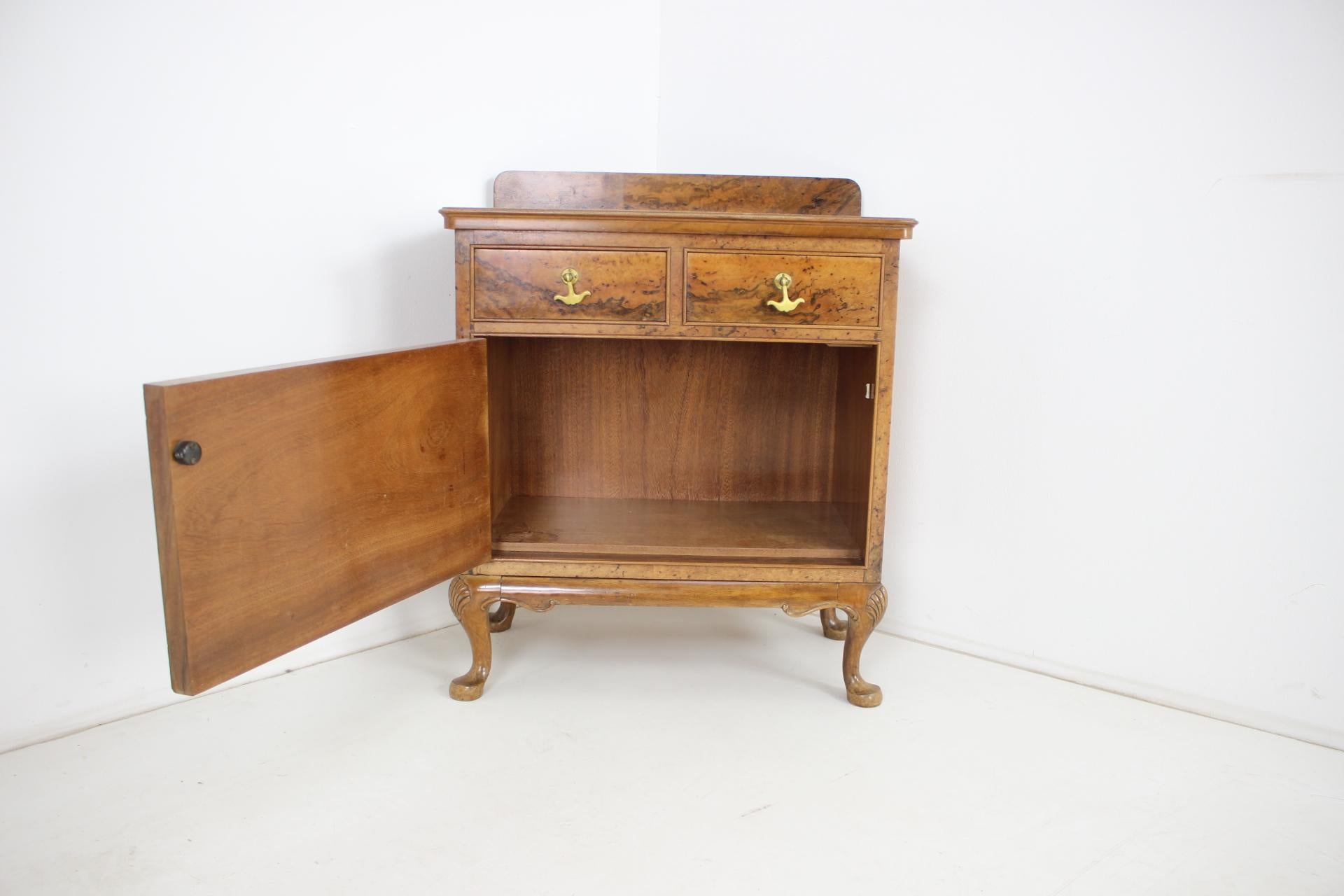 Début du 20ème siècle Ancienne armoire, Tchécoslovaquie, 1920 en vente