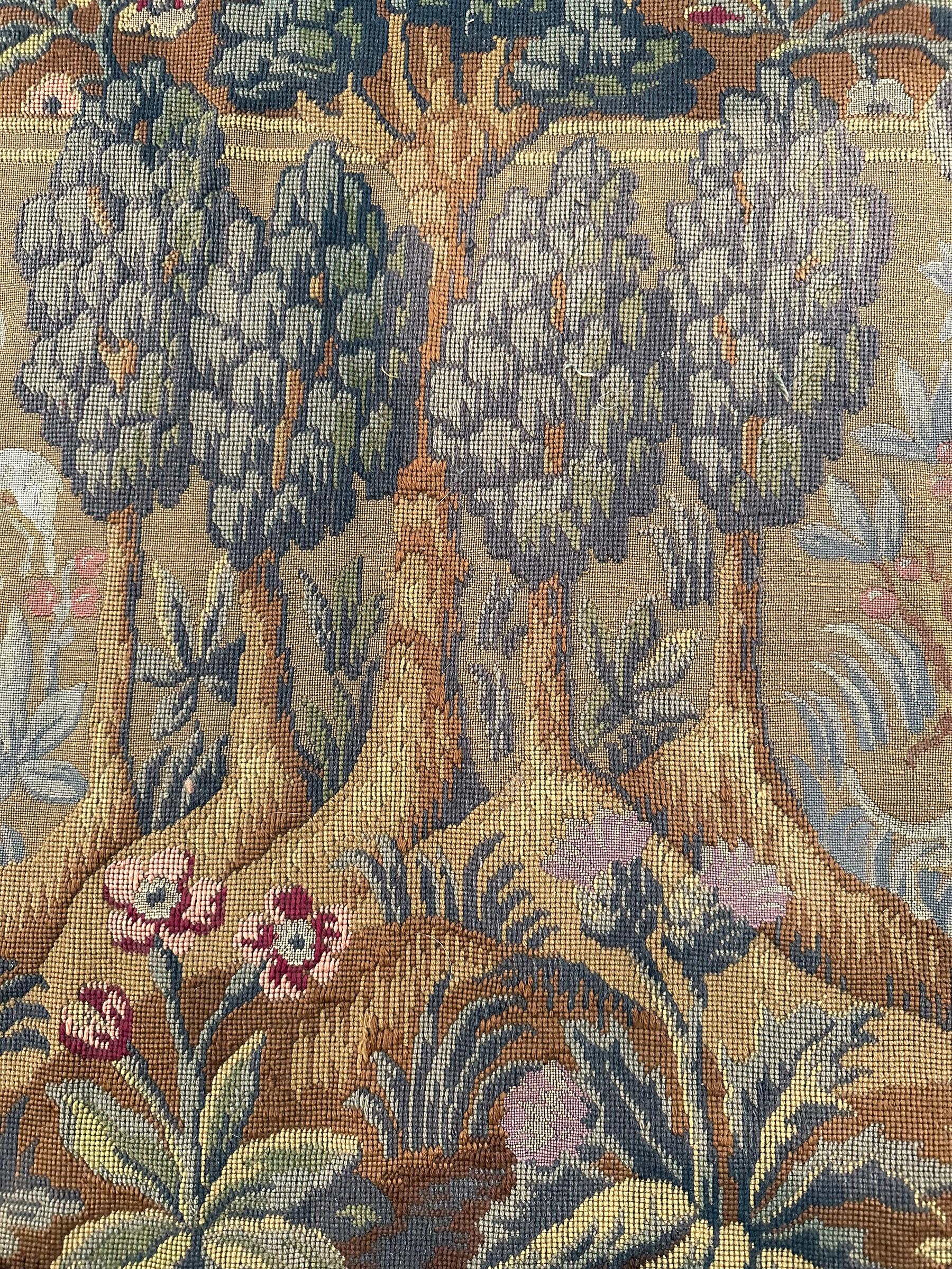 Antiker englischer Gobelinstickerei-Wandteppich aus Wolle und Seide, 3x5 82cm x 158cm, 1920 im Zustand „Gut“ im Angebot in New York, NY