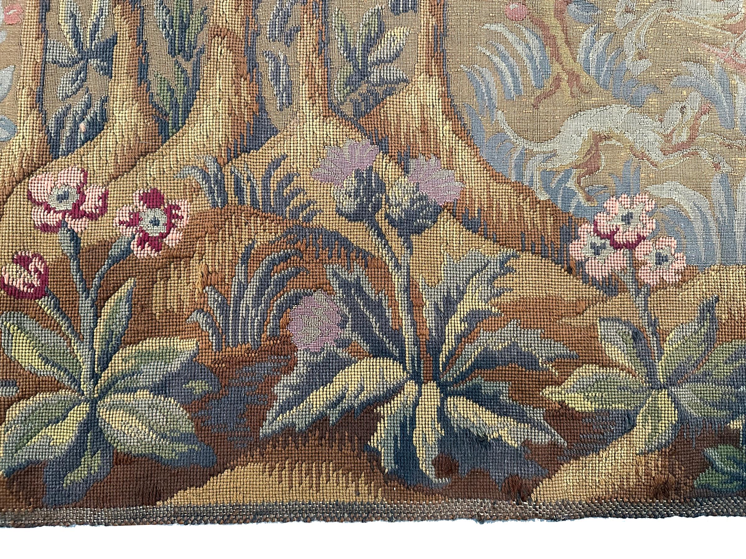 Antiker englischer Gobelinstickerei-Wandteppich aus Wolle und Seide, 3x5 82cm x 158cm, 1920 (Frühes 20. Jahrhundert) im Angebot