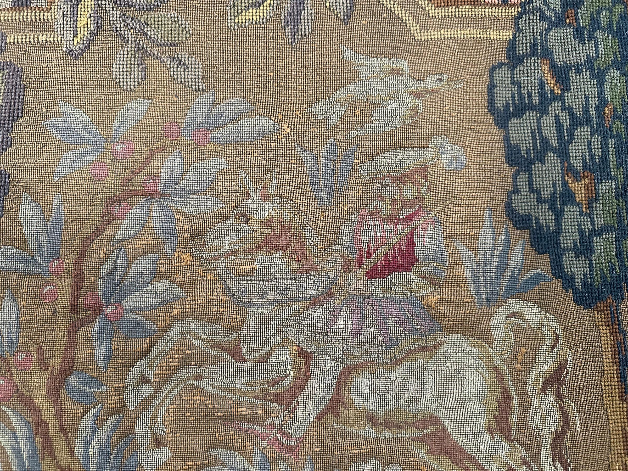 Antiker englischer Gobelinstickerei-Wandteppich aus Wolle und Seide, 3x5 82cm x 158cm, 1920 im Angebot 3