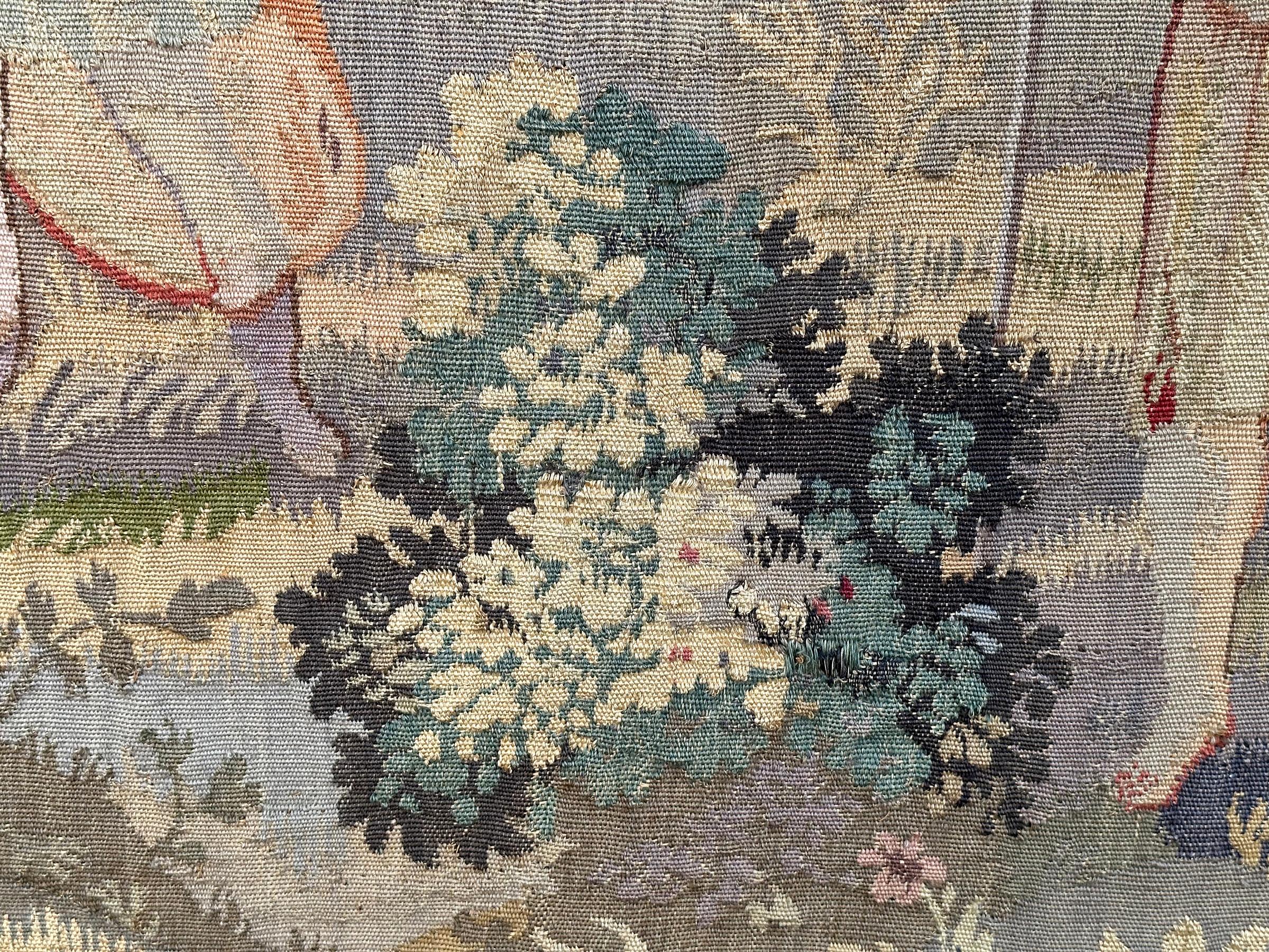 Antiker französischer Wandteppich aus Wolle und Seide, Dorfszene, gerahmt, 3x4 102 cm x 122 cm, 1920 (Französisch) im Angebot