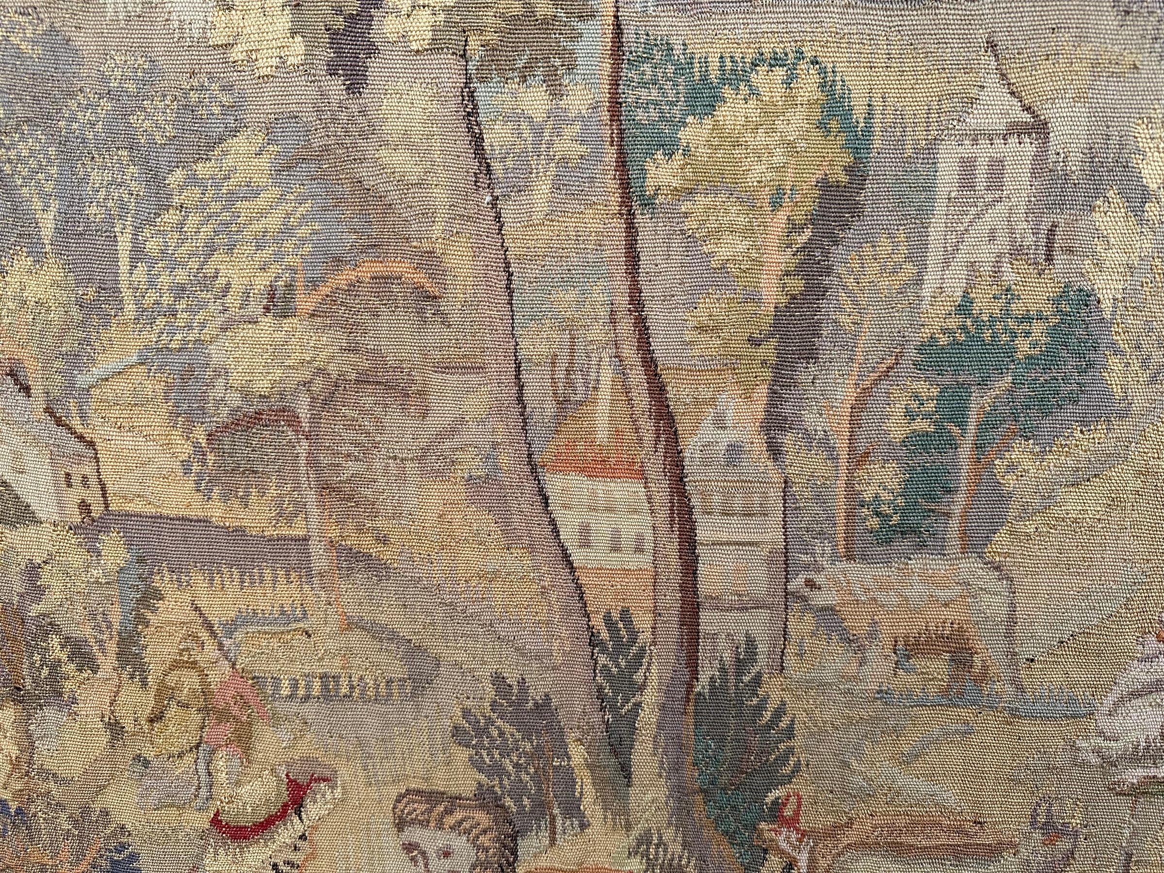 Antiker französischer Wandteppich aus Wolle und Seide, Dorfszene, gerahmt, 3x4 102 cm x 122 cm, 1920 im Zustand „Gut“ im Angebot in New York, NY
