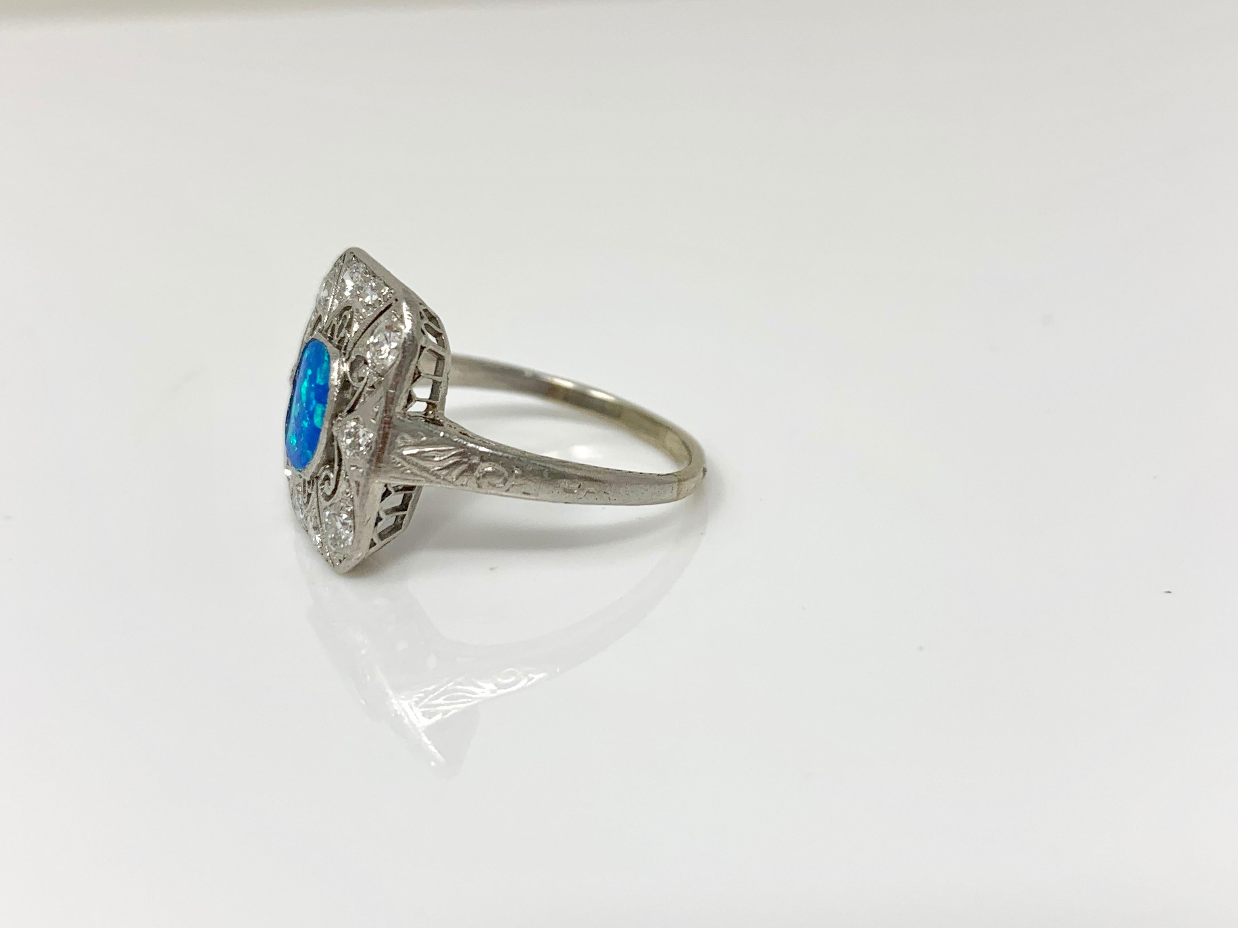 1920 Antique Opal And Diamond Ring in Platinum In Excellent Condition In New York, NY