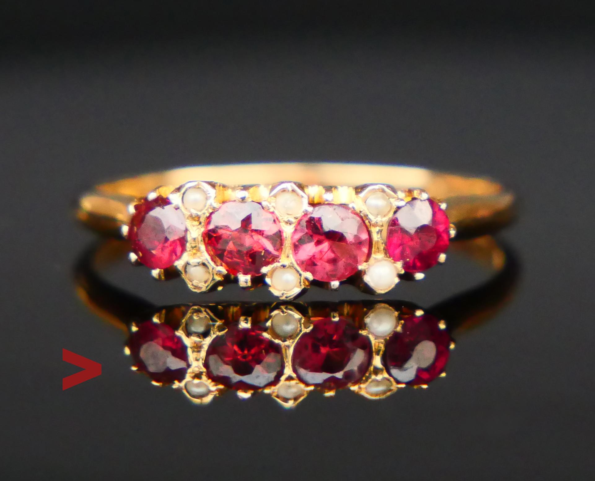 Ring aus massivem 18-karätigem Gelbgold, verziert mit drei natürlichen Rubelliten / oder roten Turmalinen und 6 natürlichen Saatperlen.

Schwedische Punzen, 18K, Stockholm, Jahreskombination S7 / Hand - hergestellt 1920 .

Die Krone mit Steinen ist
