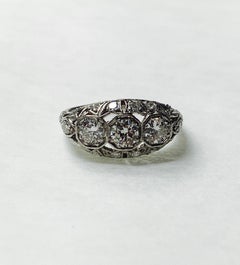 1920 Antique Three-Stone Old European Cut Diamond Ring in Platinum