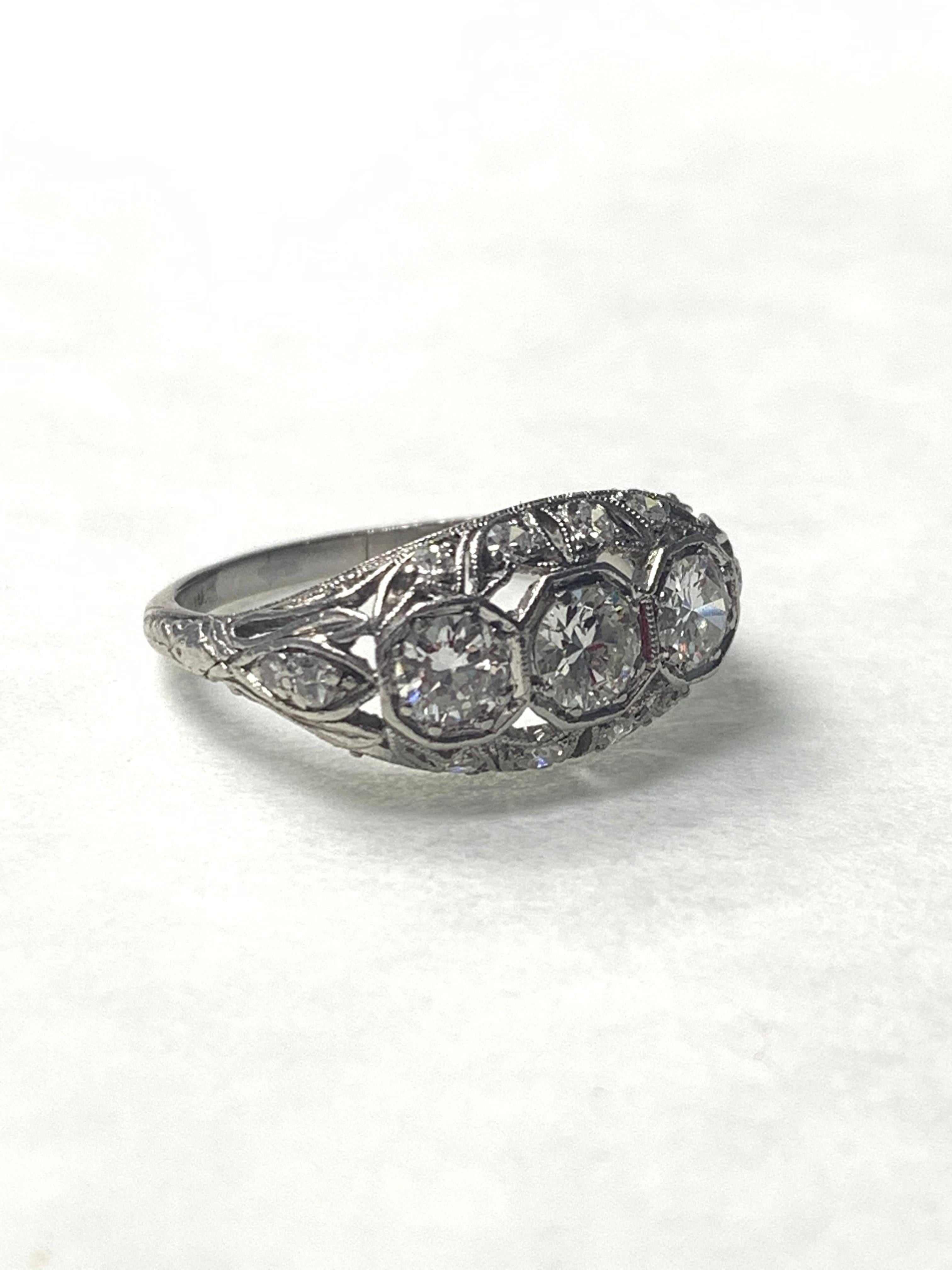 1920 Antique Three-Stone Old European Cut Diamond Ring in Platinum For Sale 2