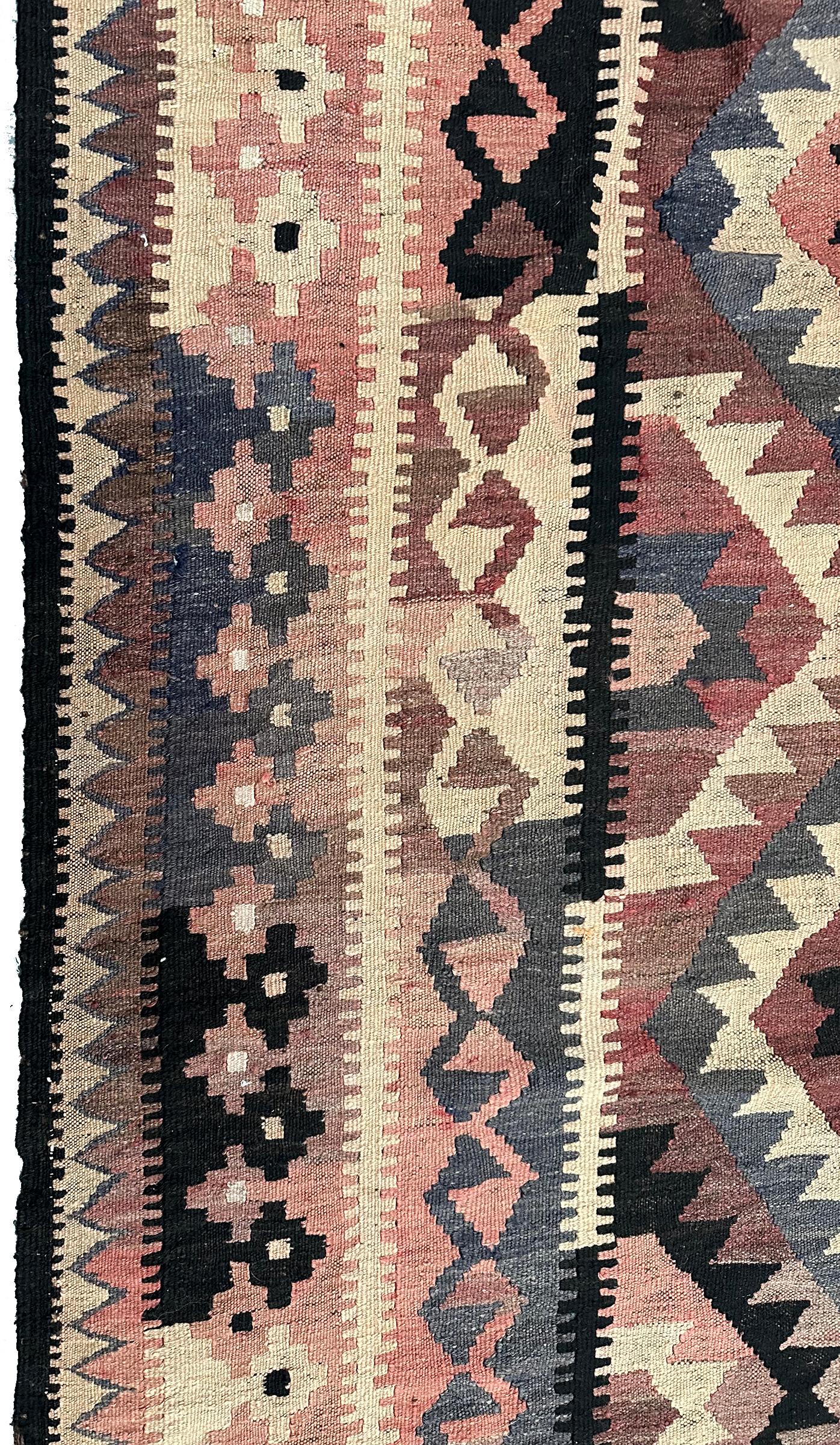 1920 Antiker Flachgewebter Kelim-Teppich aus Stammes Kelim Geometrischer Teppich 10x16 310cm x 472cm im Angebot 2