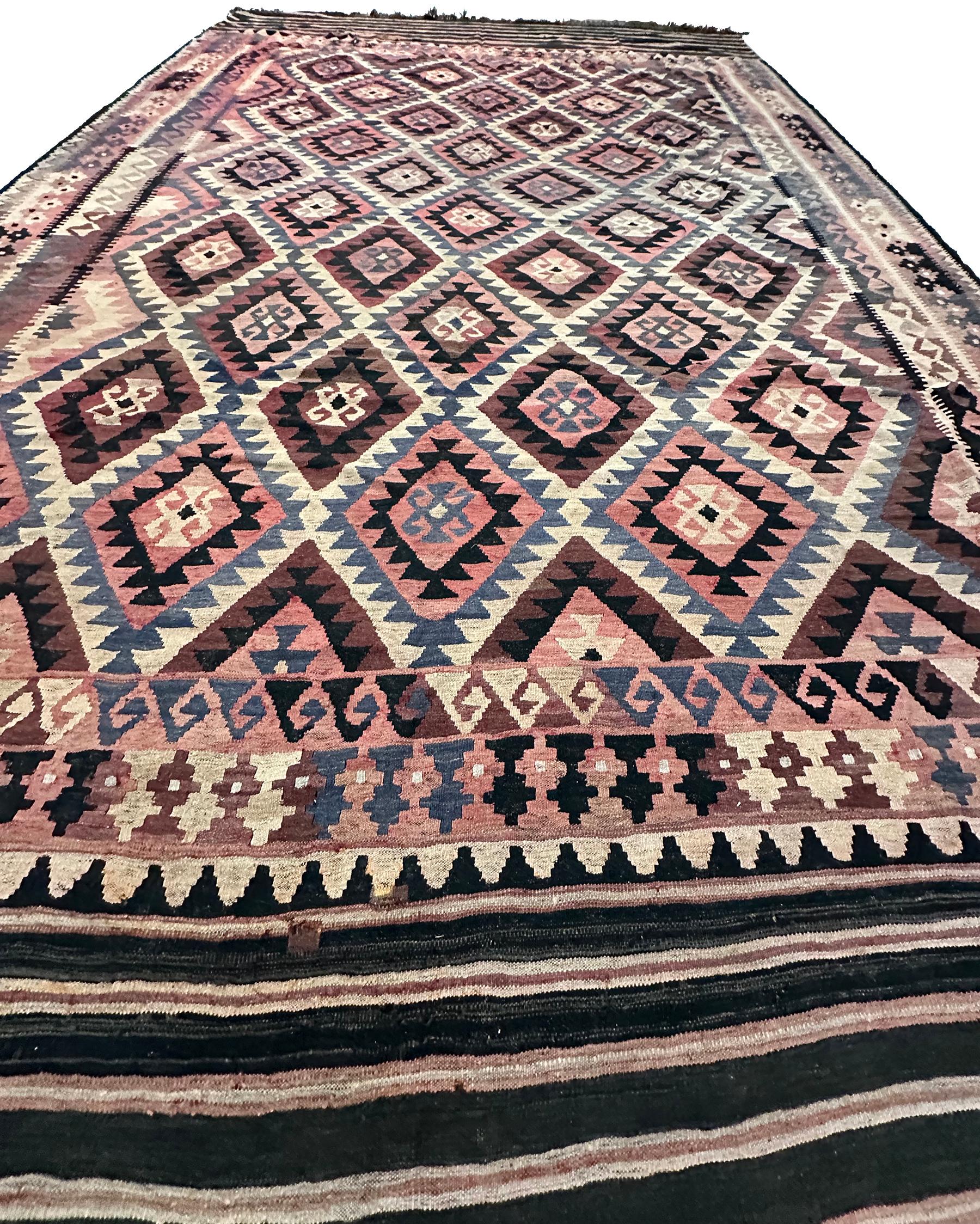 1920 Antiker Flachgewebter Kelim-Teppich aus Stammes Kelim Geometrischer Teppich 10x16 310cm x 472cm im Angebot 4